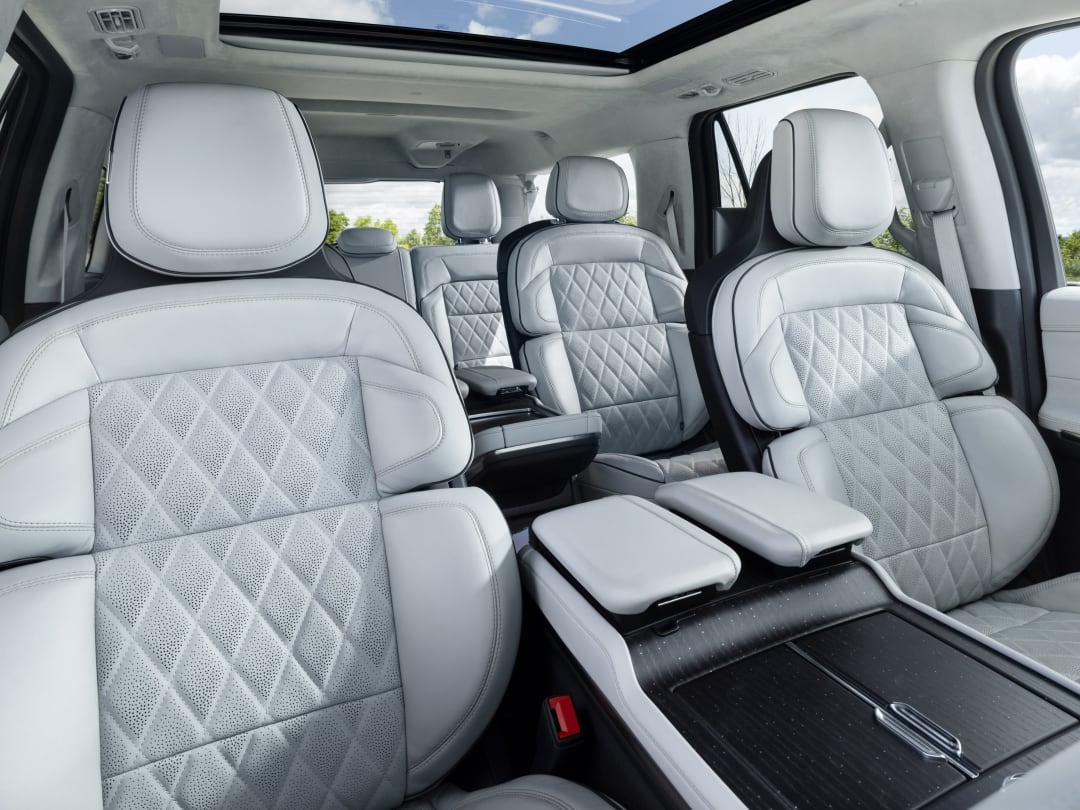 2025 оны Lincoln Navigator-ийн “Төгс байрлалыг олох суудал” нь Cadillac-д таалагдахгүй нь