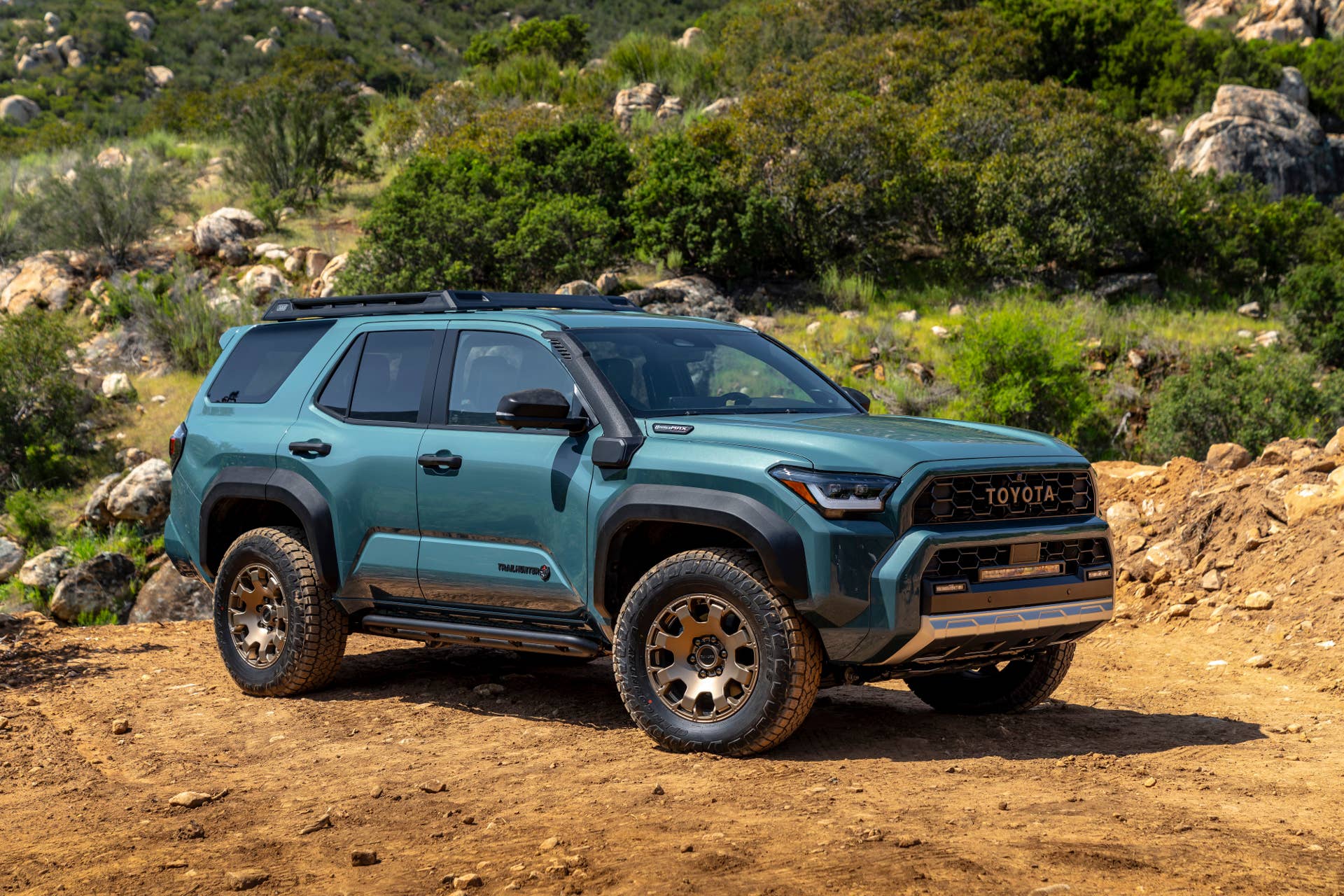 2025 Toyota 4Runner fuel economy manages to be better—and also worse ...