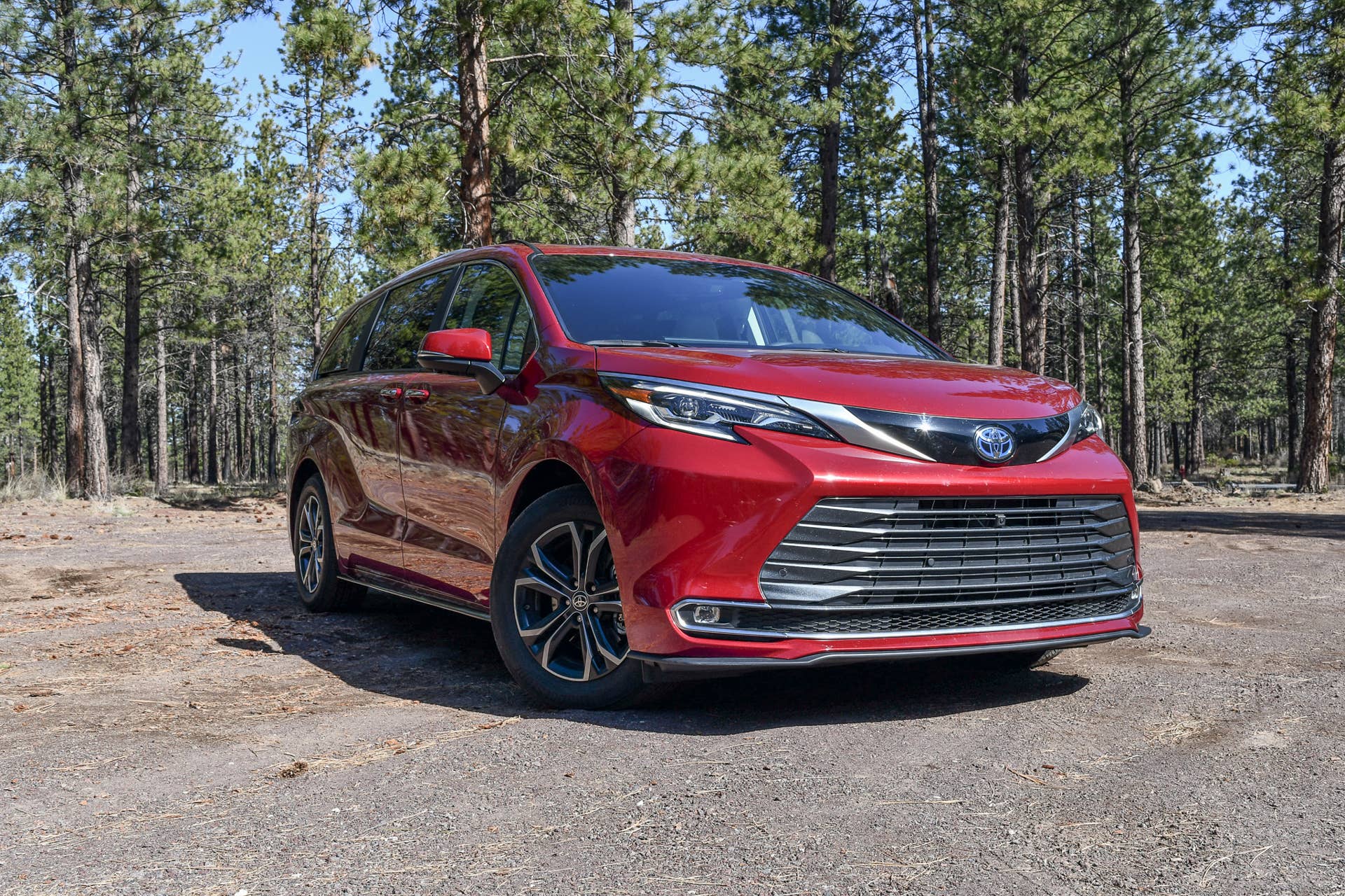 6 Features That Make the 2025 Toyota Sienna Platinum AWD Hybrid Worth ...