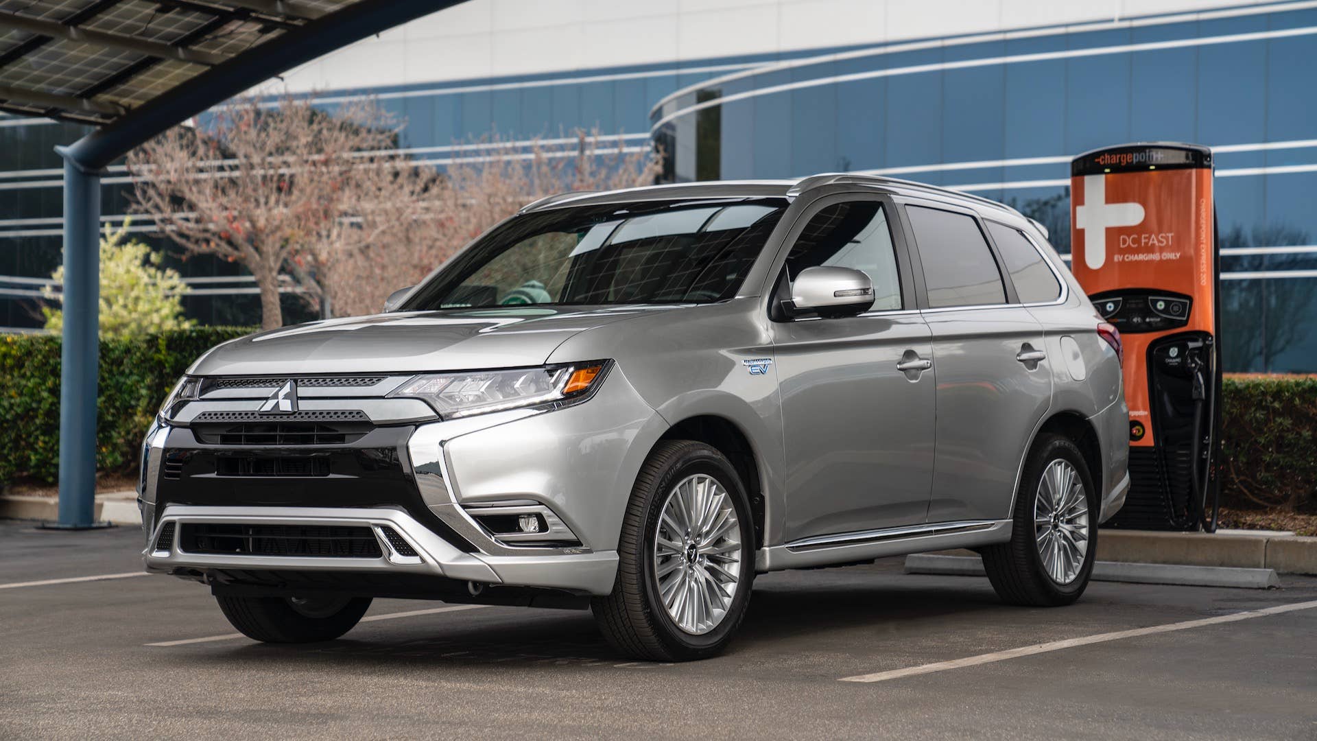 Mitsubishis meistverkaufter SUV wurde gerade von einem weiteren großen ...