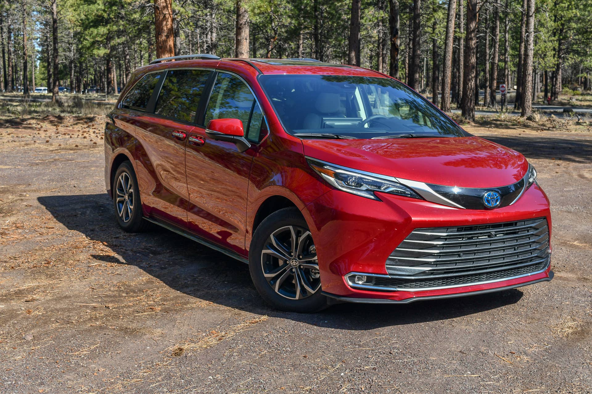 2025 Toyota Sienna Lease Deals Are Worth A Look This November - Autoblog
