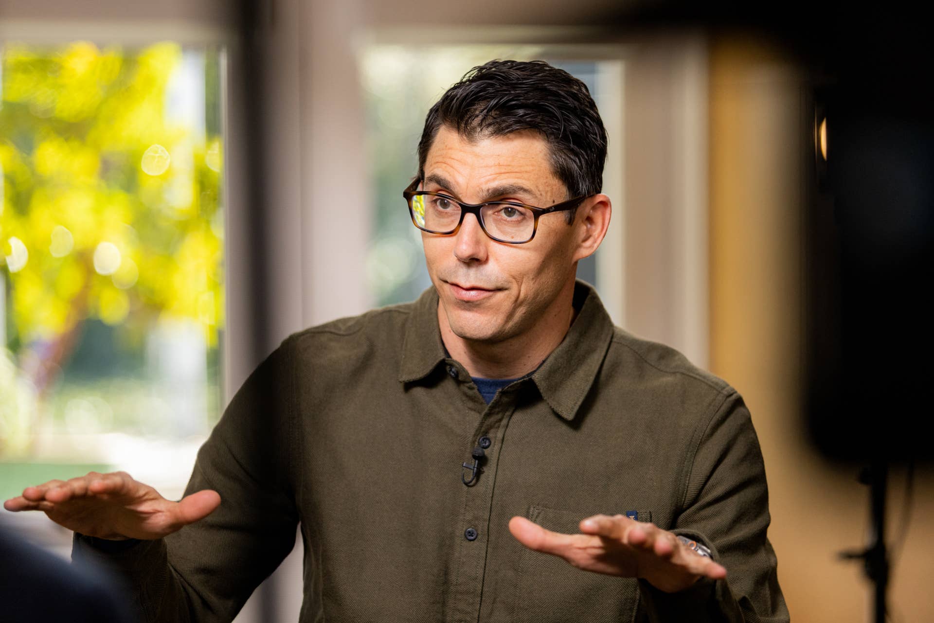 Rivian CEO Shades Rival Automakers to Explain Why Its EVs Lack CarPlay