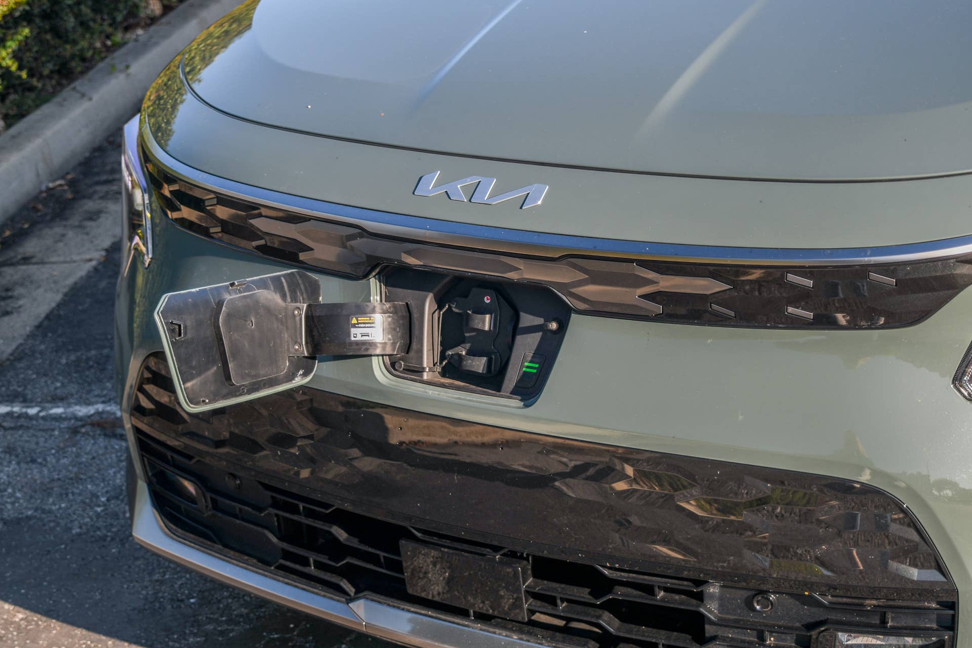 Which is the Best for Commuting: EVs, PHEVs, Hybrids, or ICEs?