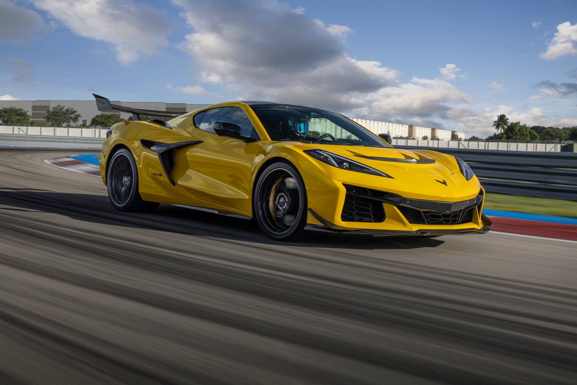Corvette ZR1 dreht eine spannende Runde auf dem Nürburgring – die ganze ...