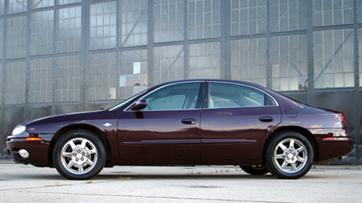 Autoblog RR of the Day: Final 500 2003 Oldsmobile Aurora - Autoblog