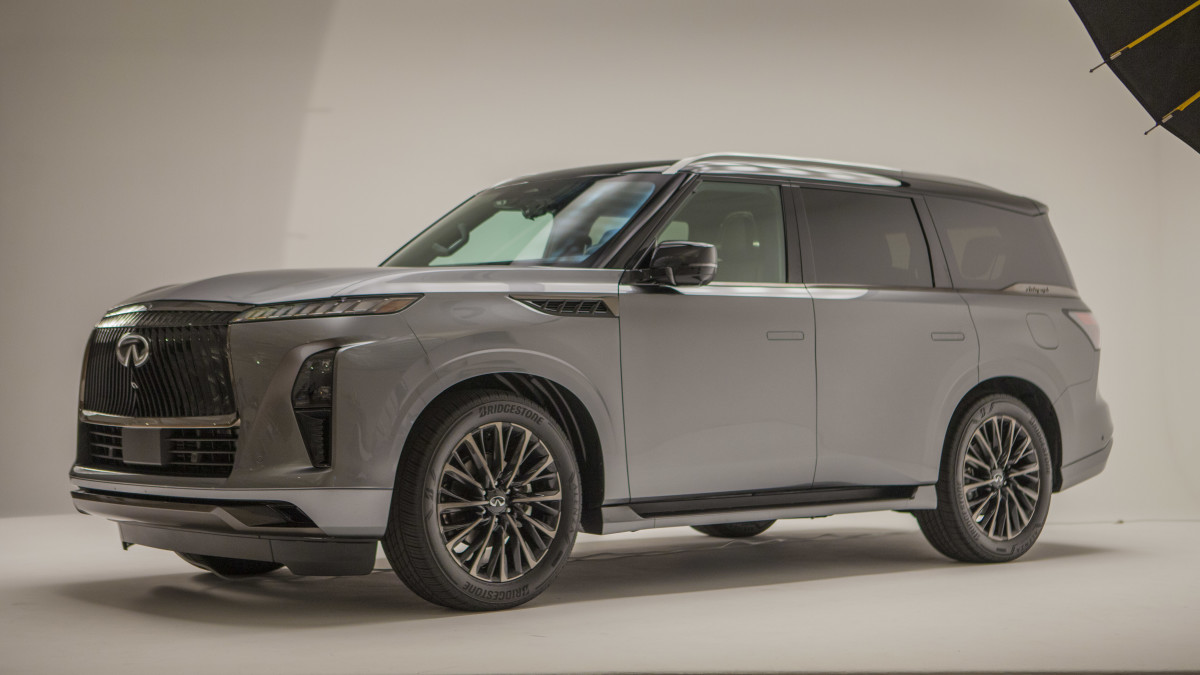infinitiqx80-z63-06.jpg