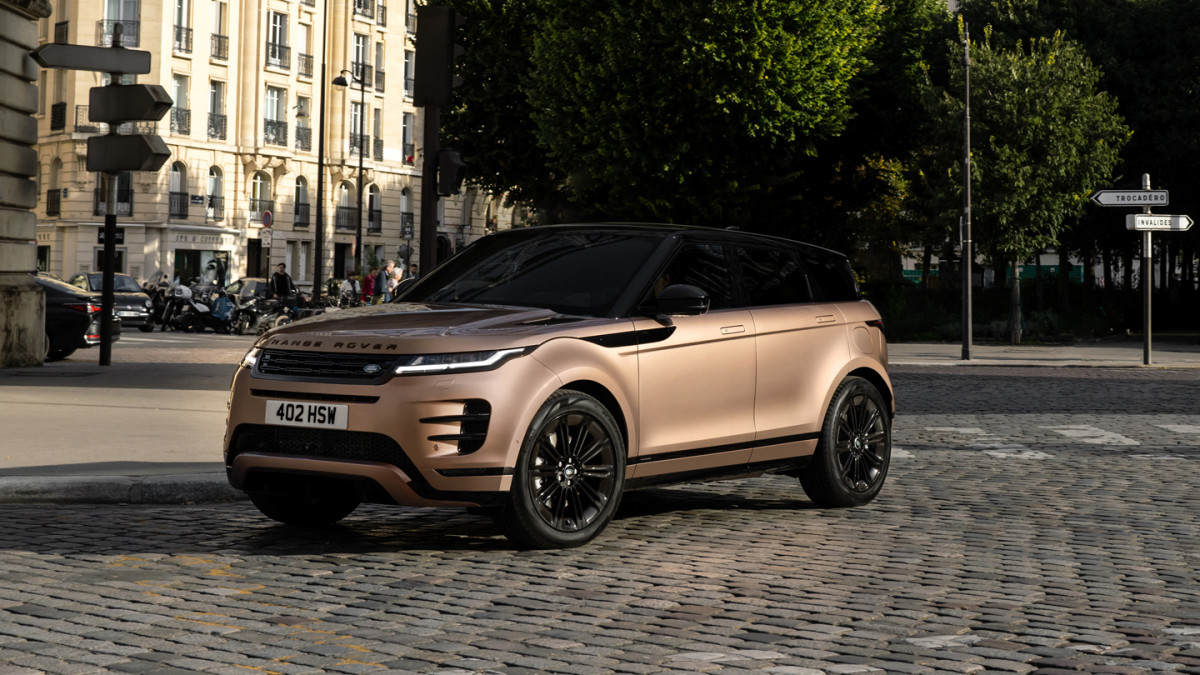 2024 Range Rover Evoque Review: Fashion for the city, skills for