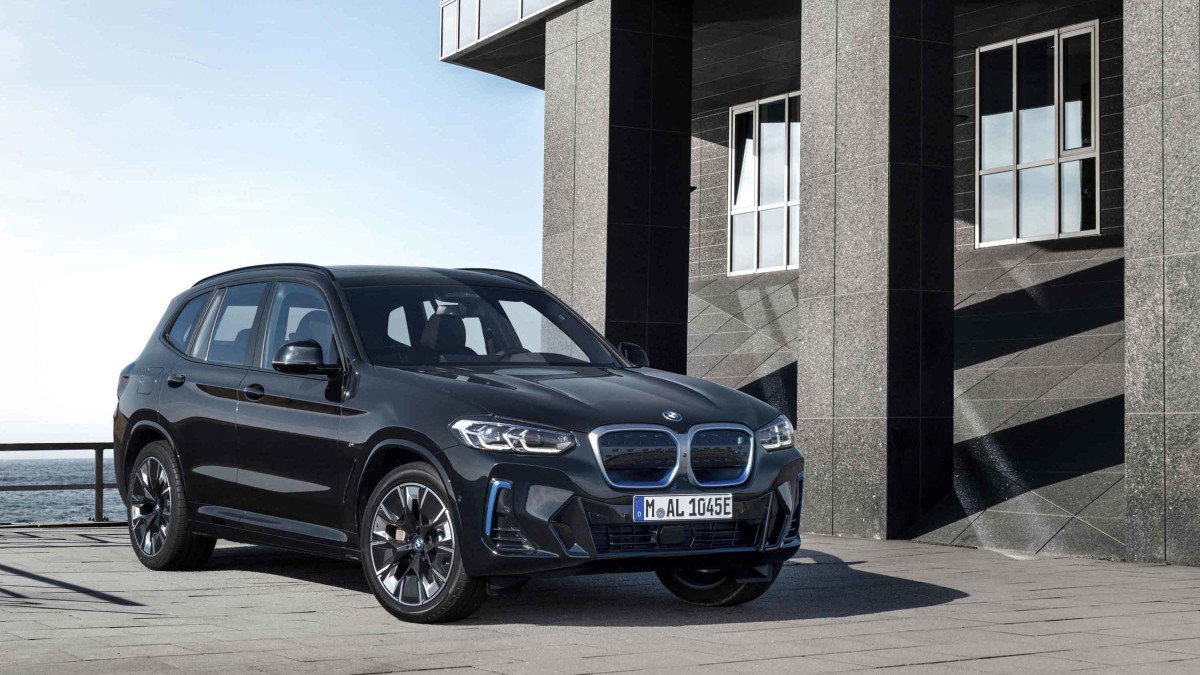 2022-bmw-ix3.jpg