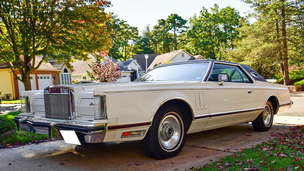 AMC1/18 リンカーン Continental Mark V Cartier 1977 Lincoln Continental Mark V Cartier Edition | Auburn