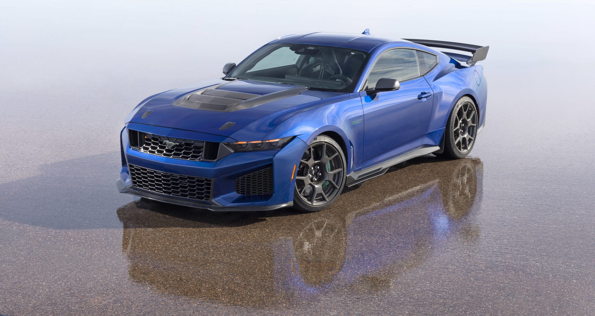 2026-mustang-dark-horse-sc-track-pack_07-1037645.jpg?arena_f_auto