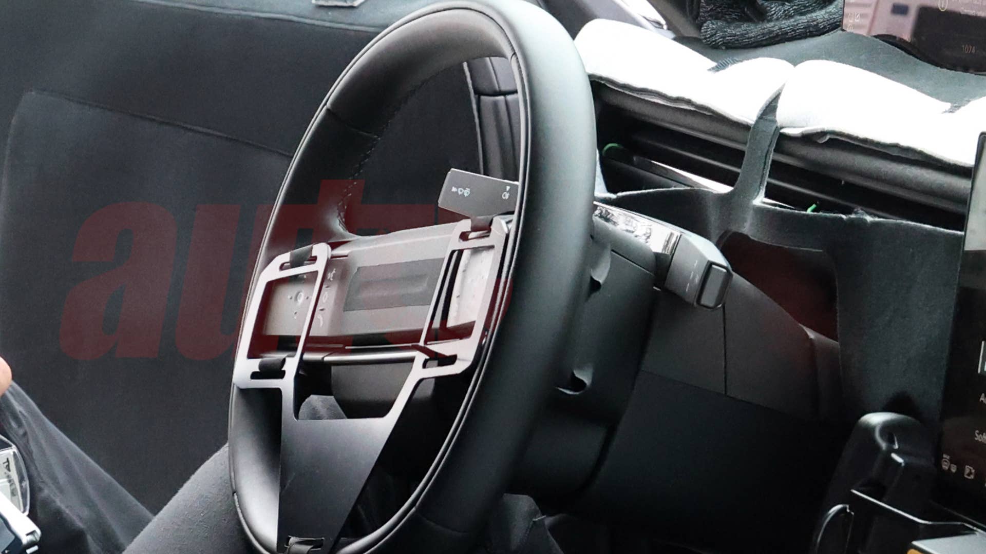 2027-range-rover-velar-spy-shot-1078985.jpg