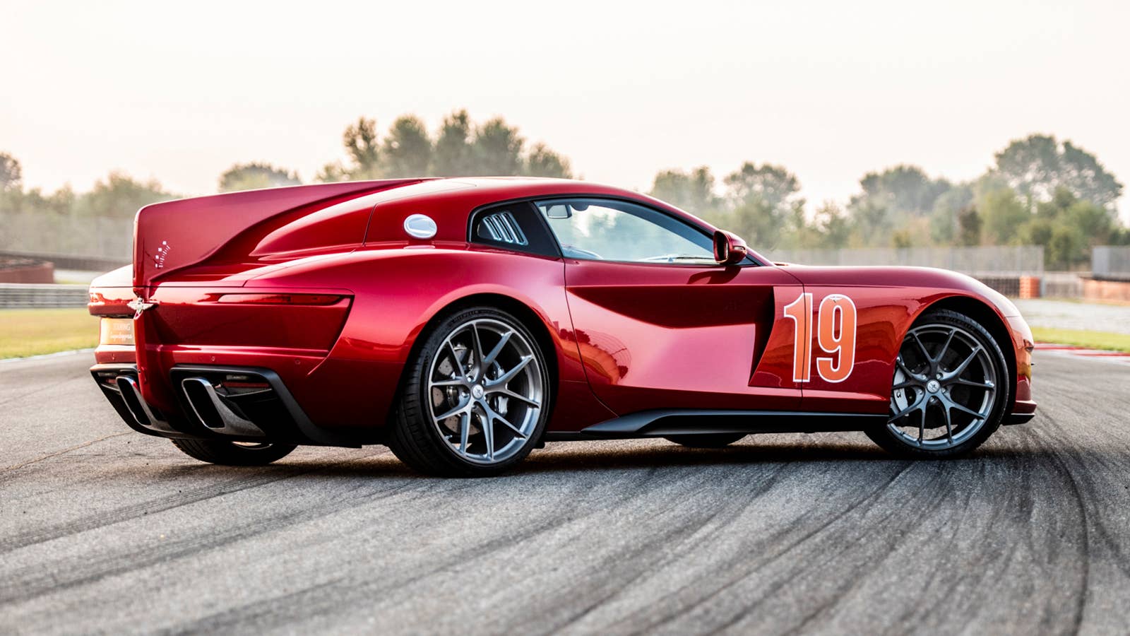 TOURING SUPERLEGGERA AERO 3 2022 JAUNE