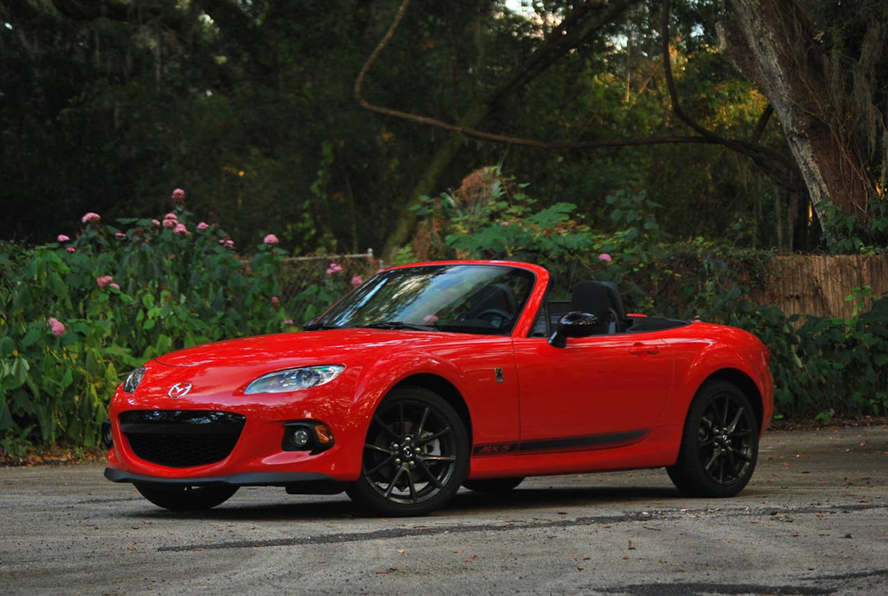 Tapisserie Mazda MX-5 NC (2013-2014) Par V8social - Déco Voiture Garage Murale