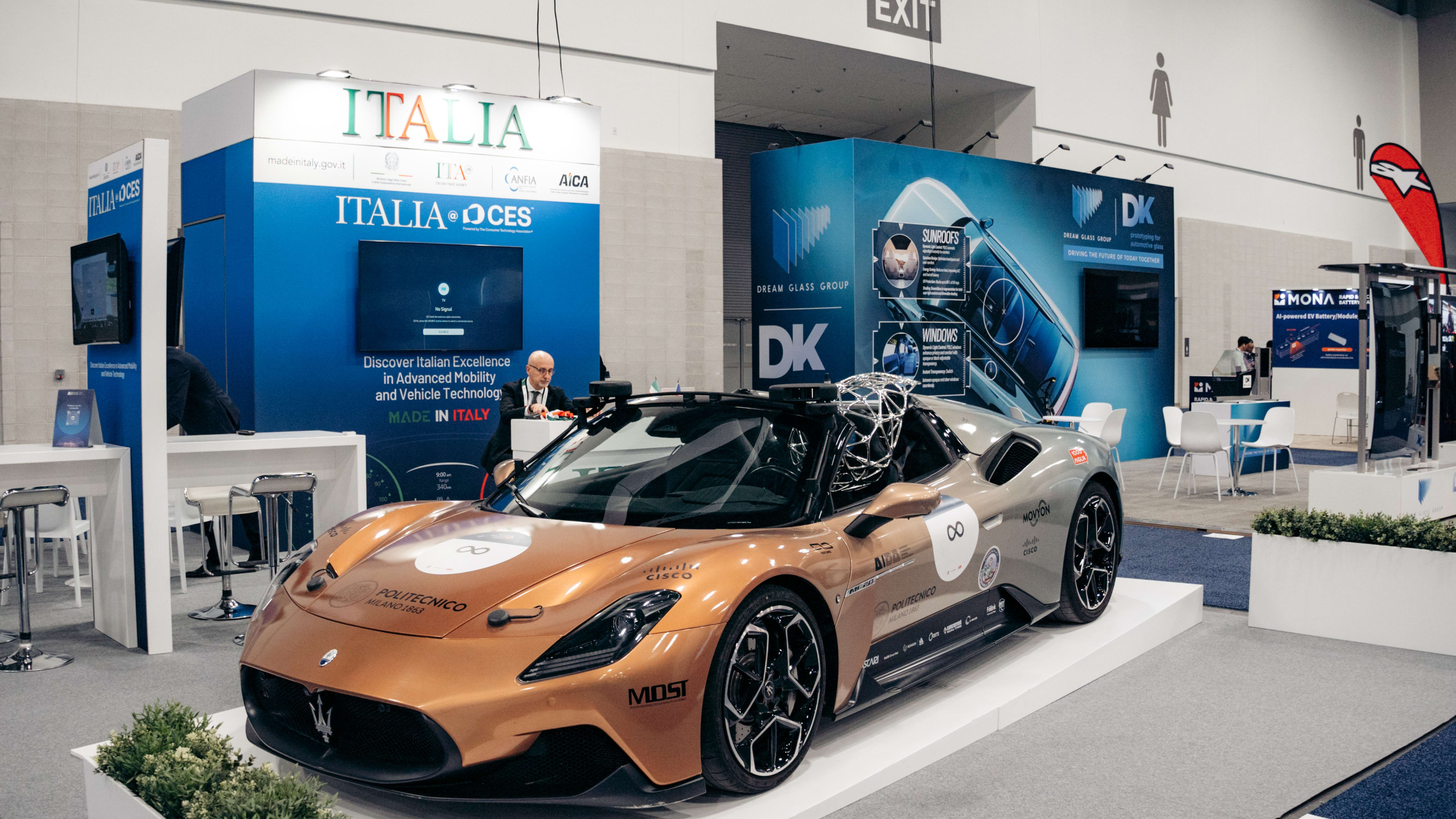 CES 2025: Take a look at BMW's new Panoramic iDrive display for the ...