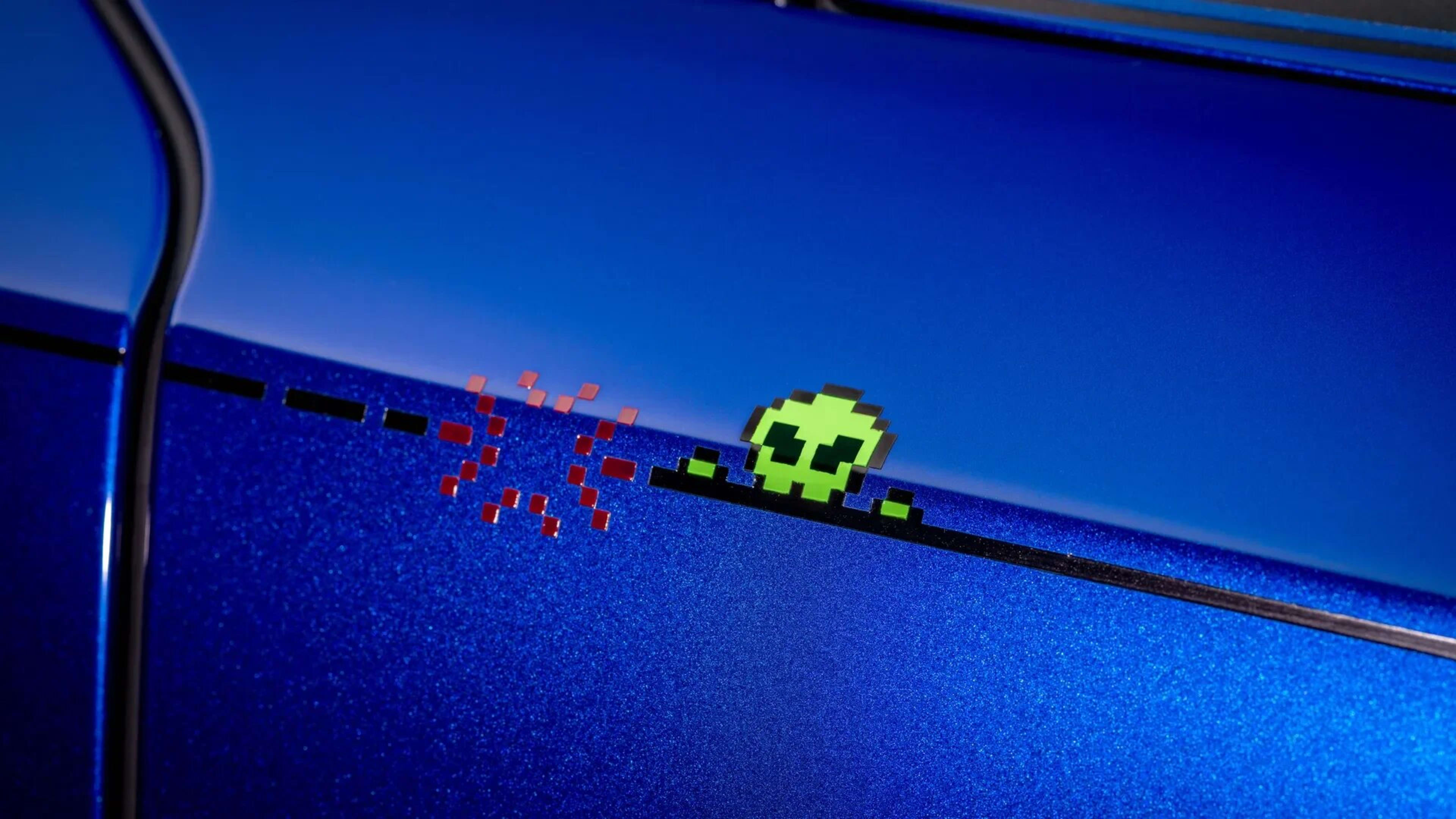 ROLLS-ROYCE GHOST GAMER REVEALED: THE PIXEL BLASTER HEADLINER IS INSANE 2 rolls royce ghost gamer 4