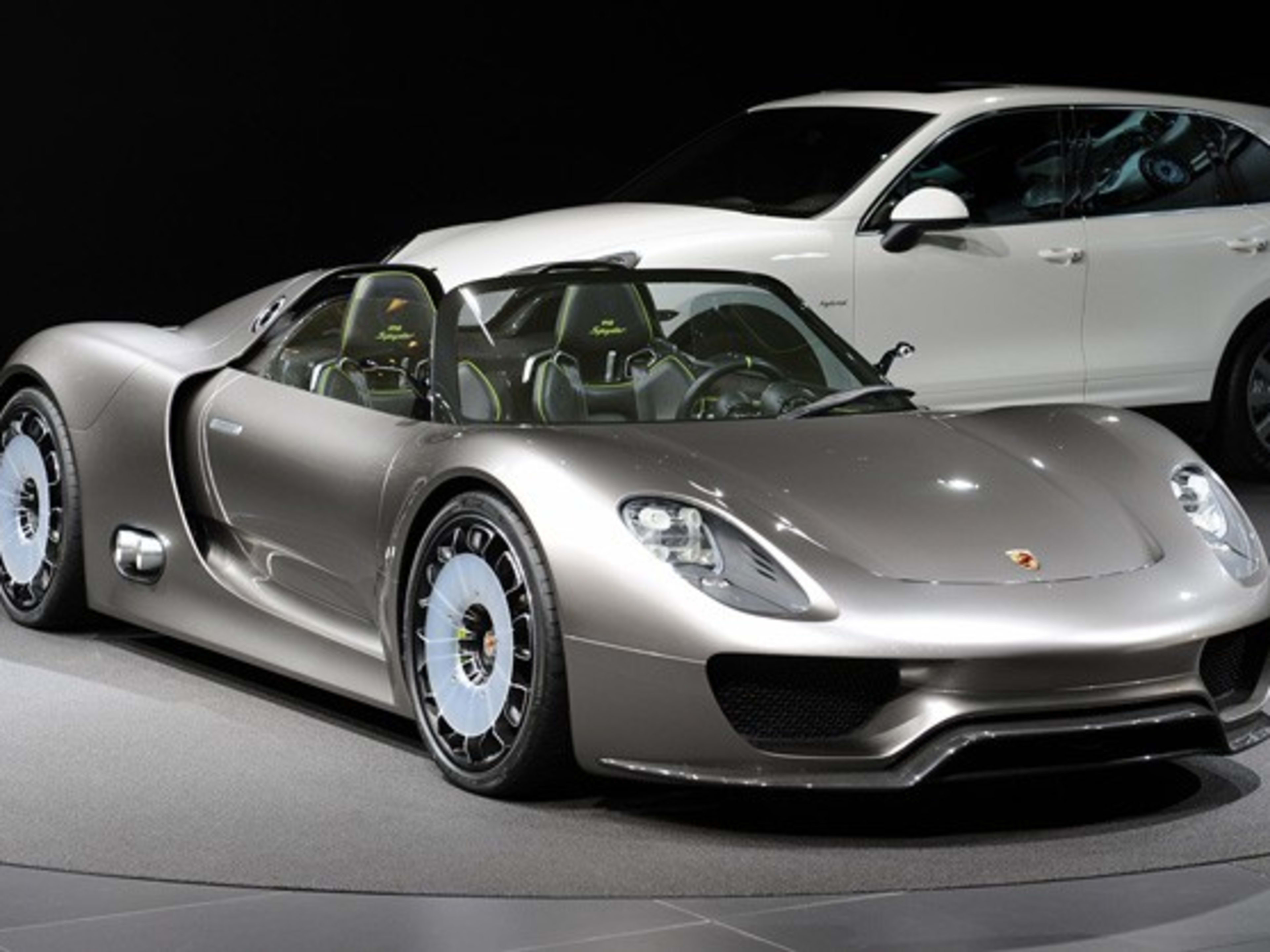 Porsche 918 Spyder reportedly to fetch half a million euros