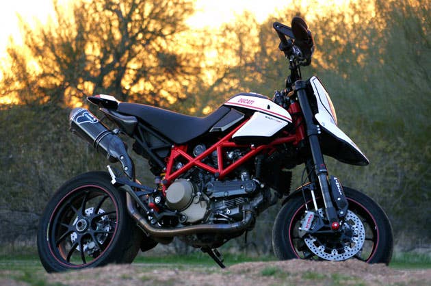 Review: Ducati Hypermotard 1100 EVO SP induces grins, wheelspin 