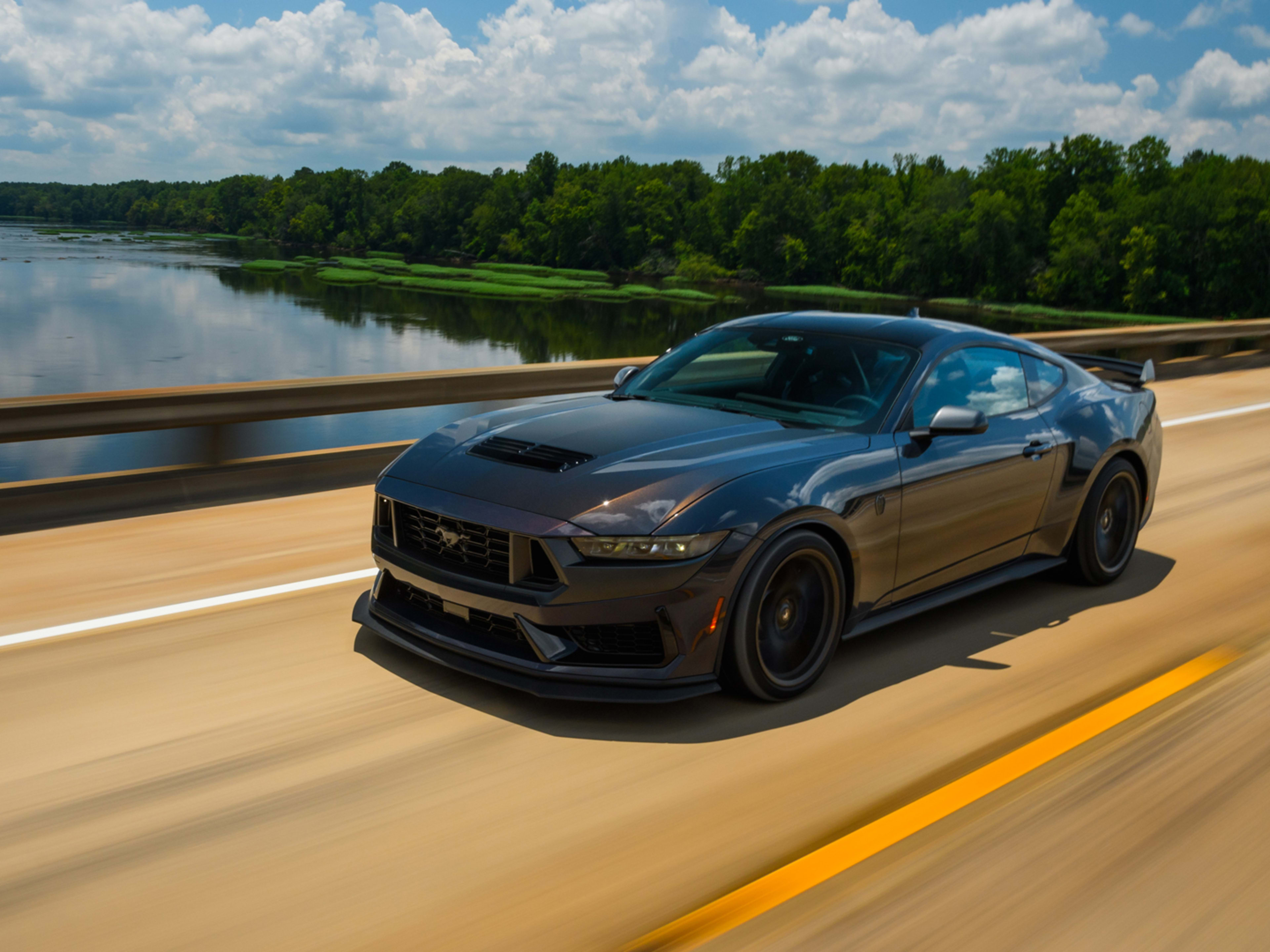 2024-ford-mustang-dark-horse-