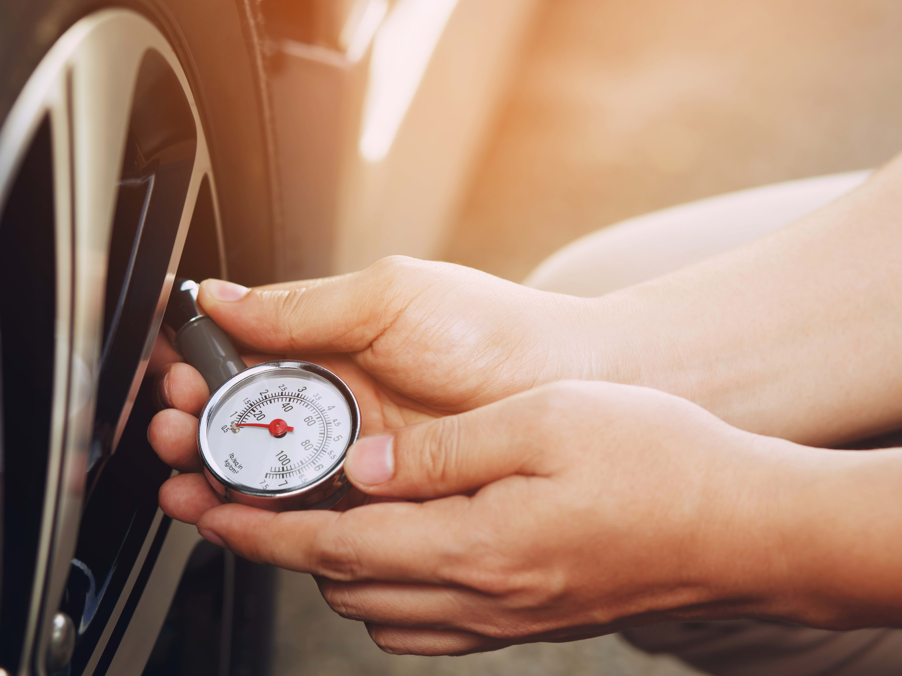 The best tire pressure gauges of 2024 - Autoblog