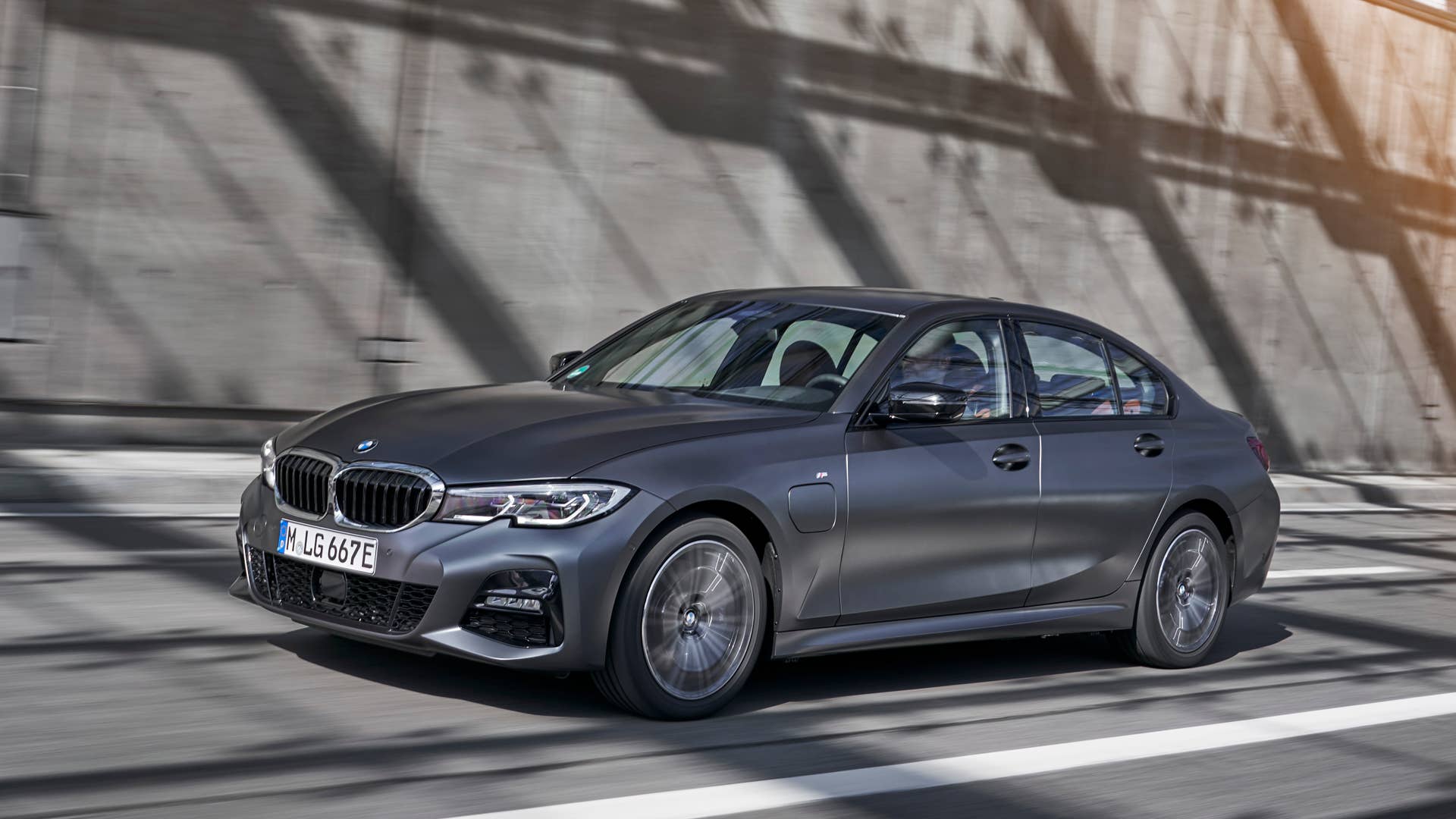2021 BMW 330e PHEV launched in America with 22 miles of electric range
