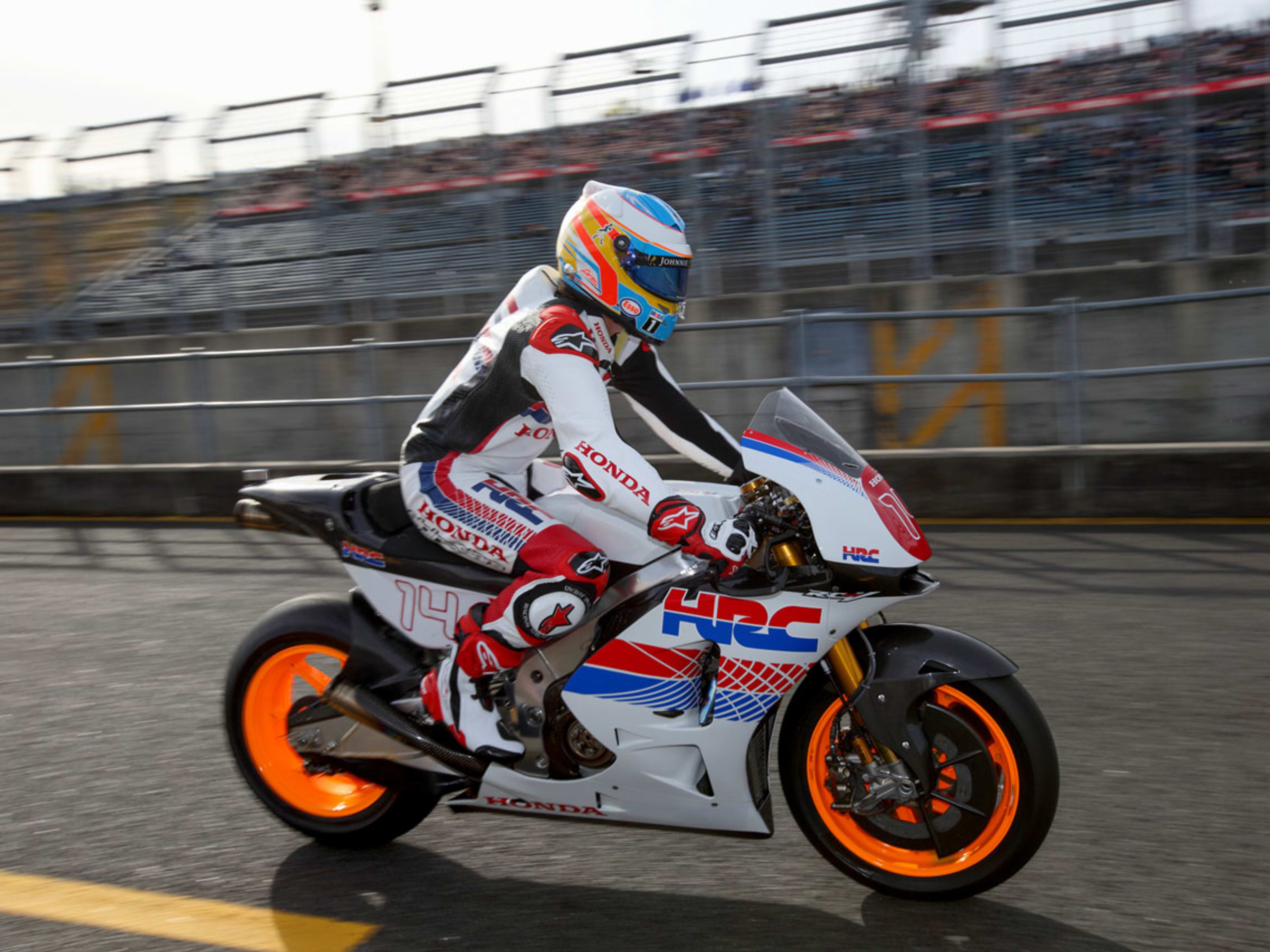 Fernando Alonso tries out fast motorcycles and Senna's