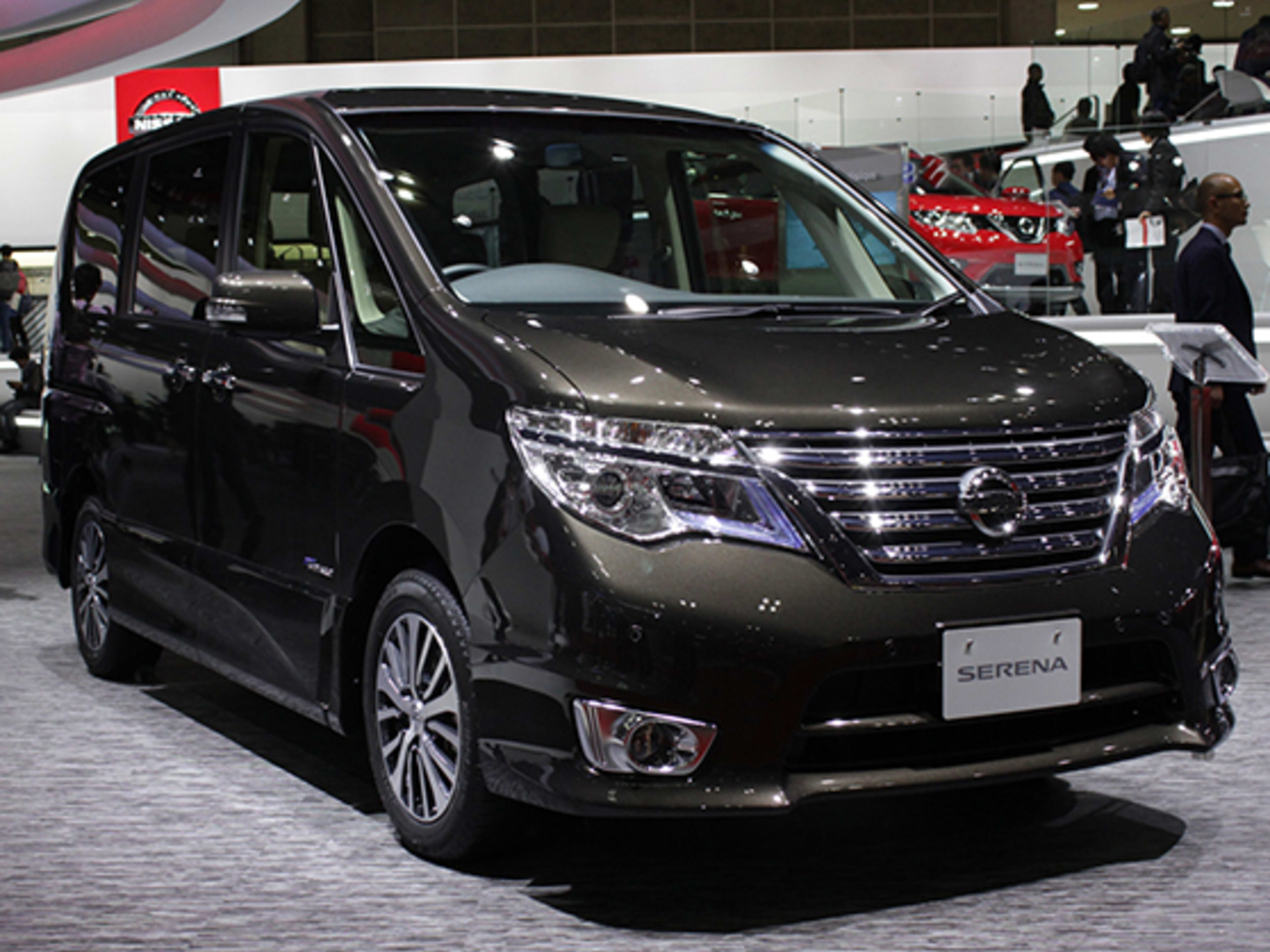2014 Nissan Serena offers big flexibility in a tidy package
