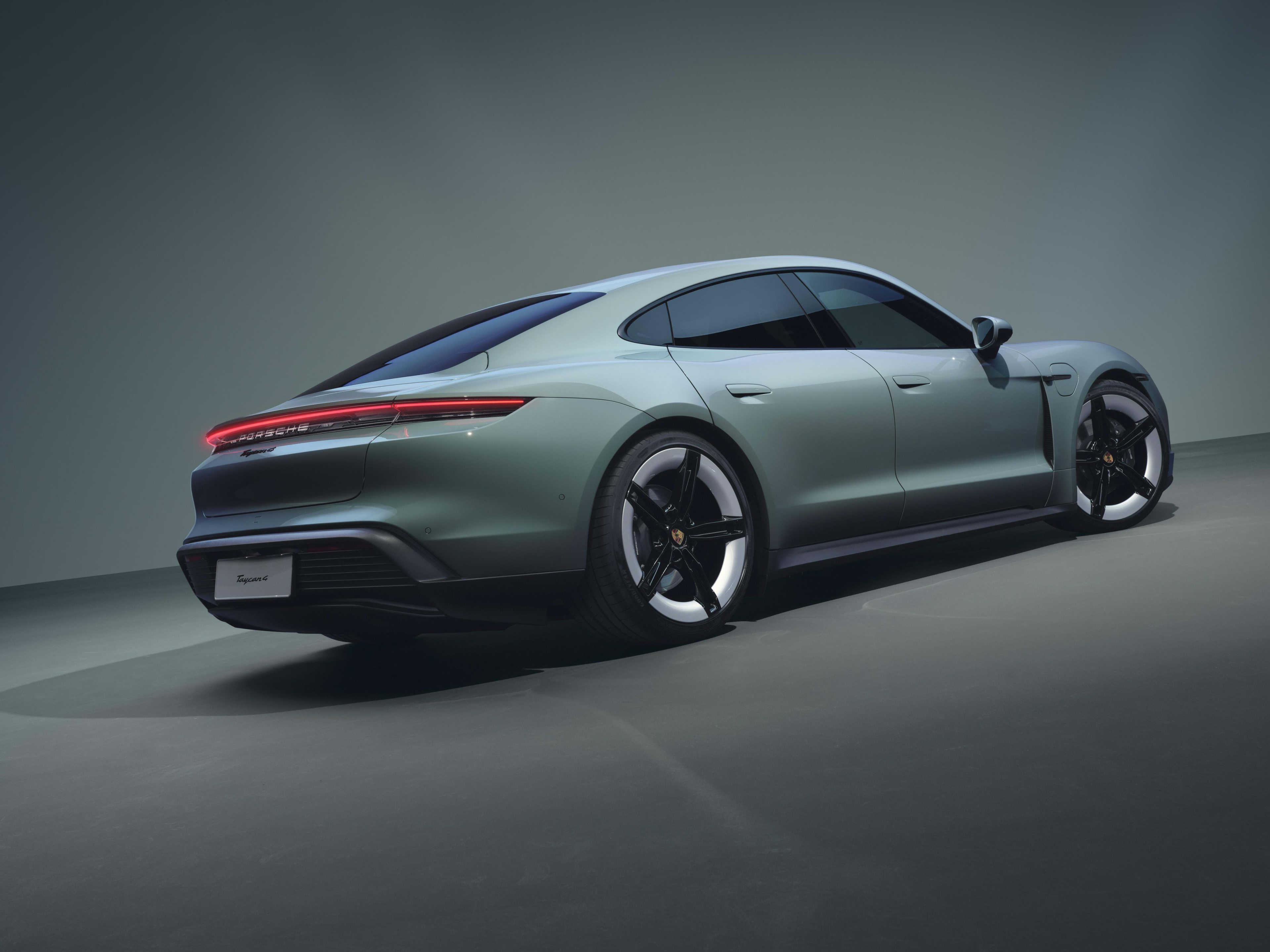Porsche Taycan 4
