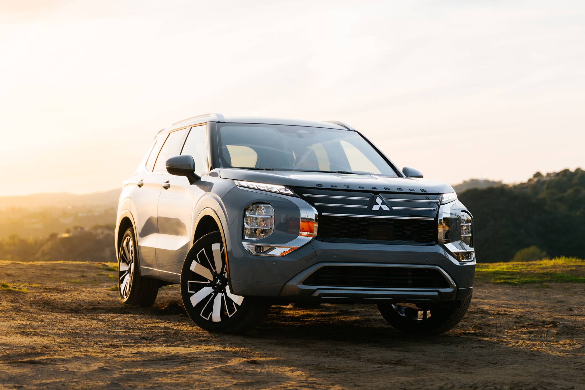 Mitsubishi Updates Entire Lineup For 2026, Gives Outlander PHEV More ...