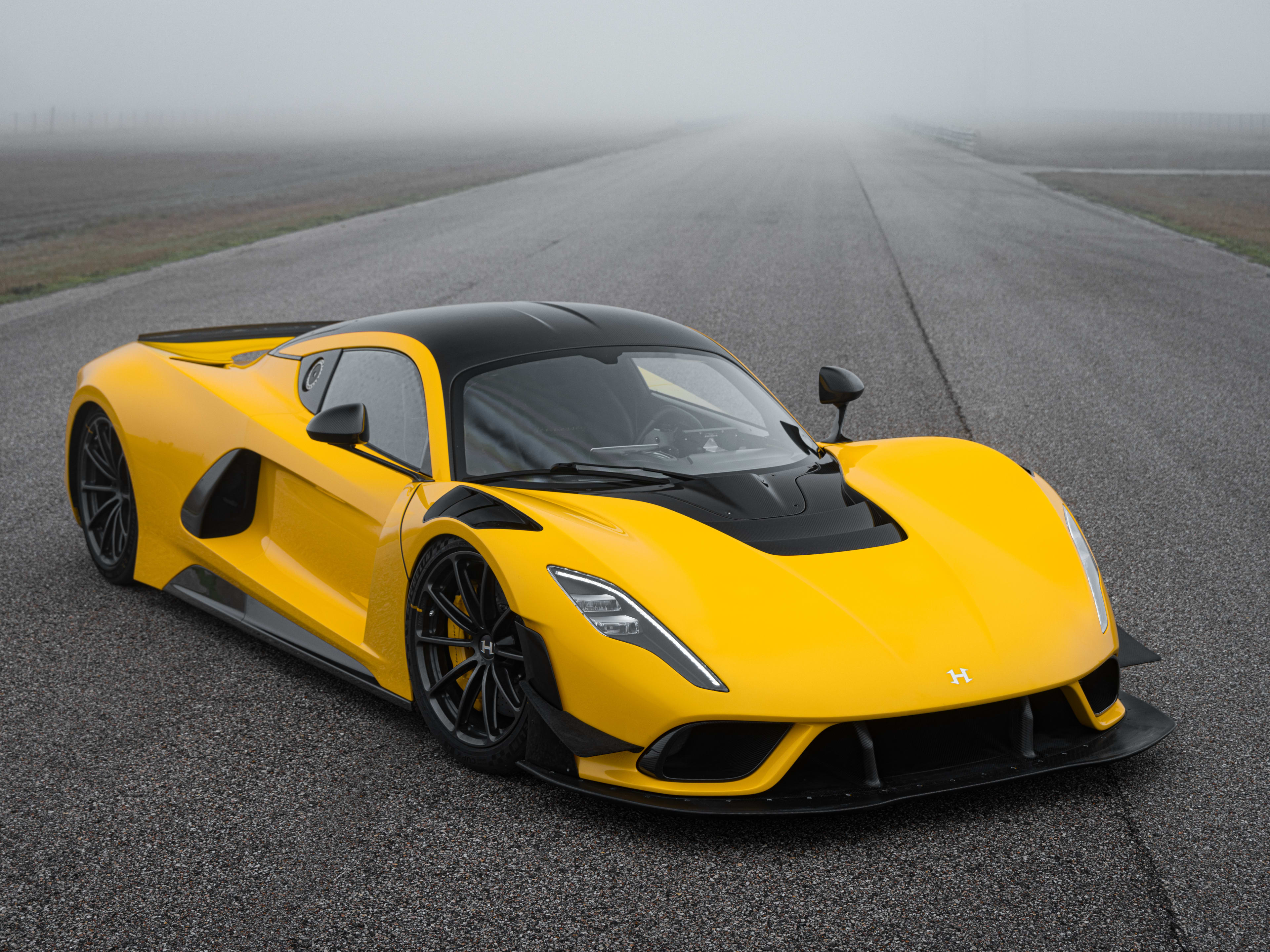 세계에서 가장 강력한 가스 자동차? Hennesseys 2,031 HK Venom F5-Volution이 준비되었습니다