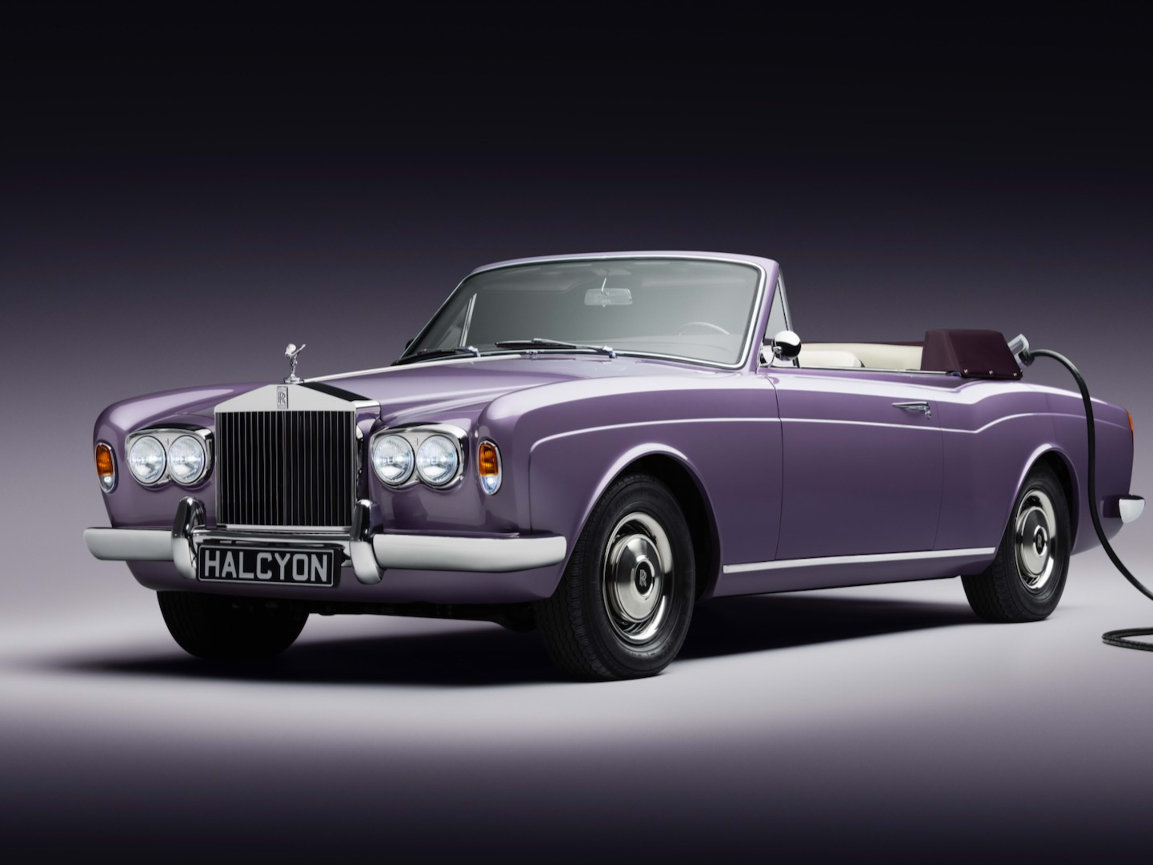 Classic Rolls-Royce Corniche Restomod Packs 500 HP and 300 Miles