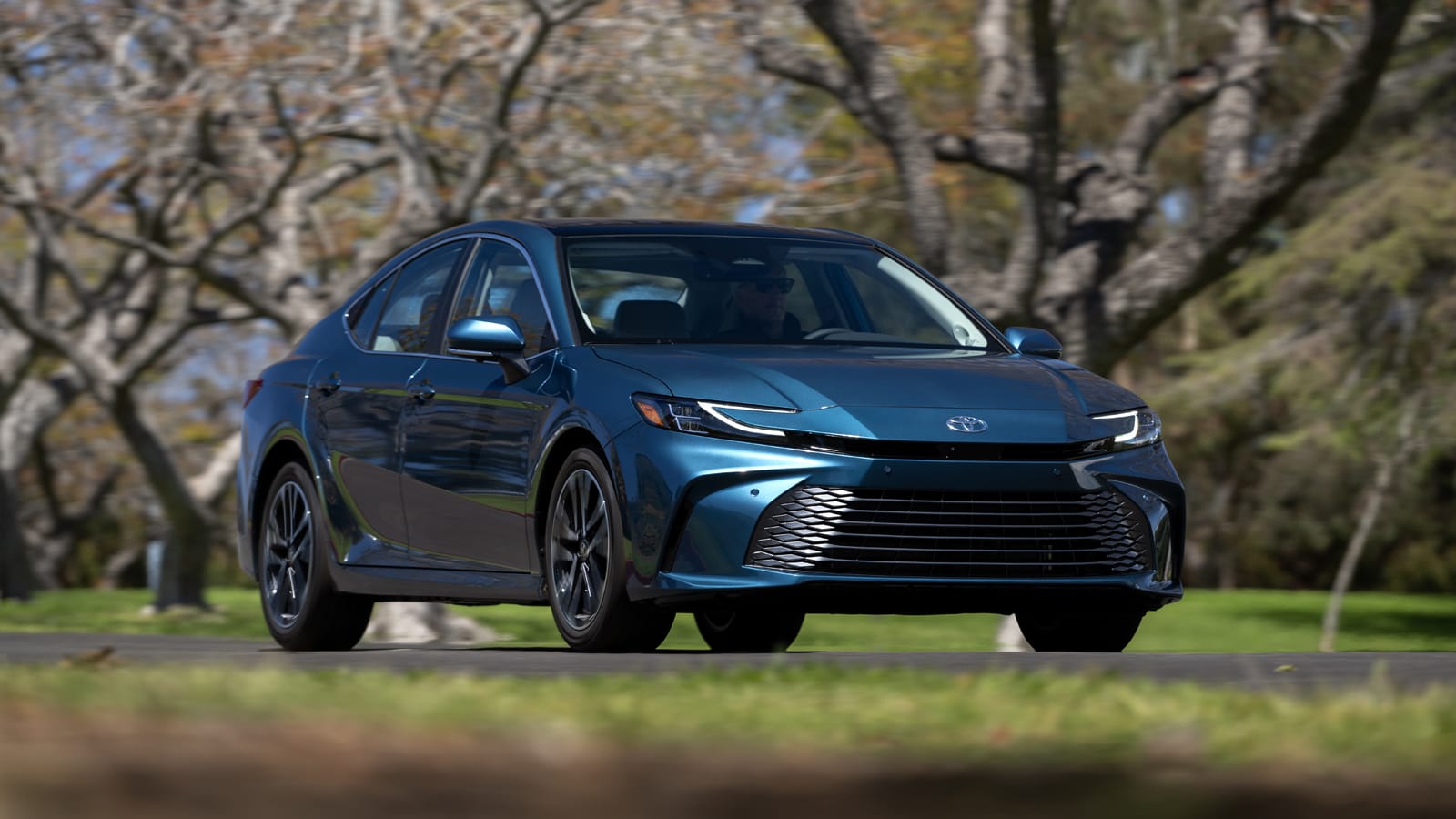 2025 Toyota Camry Review: All-hybrid family sedan still a winner - Autoblog
