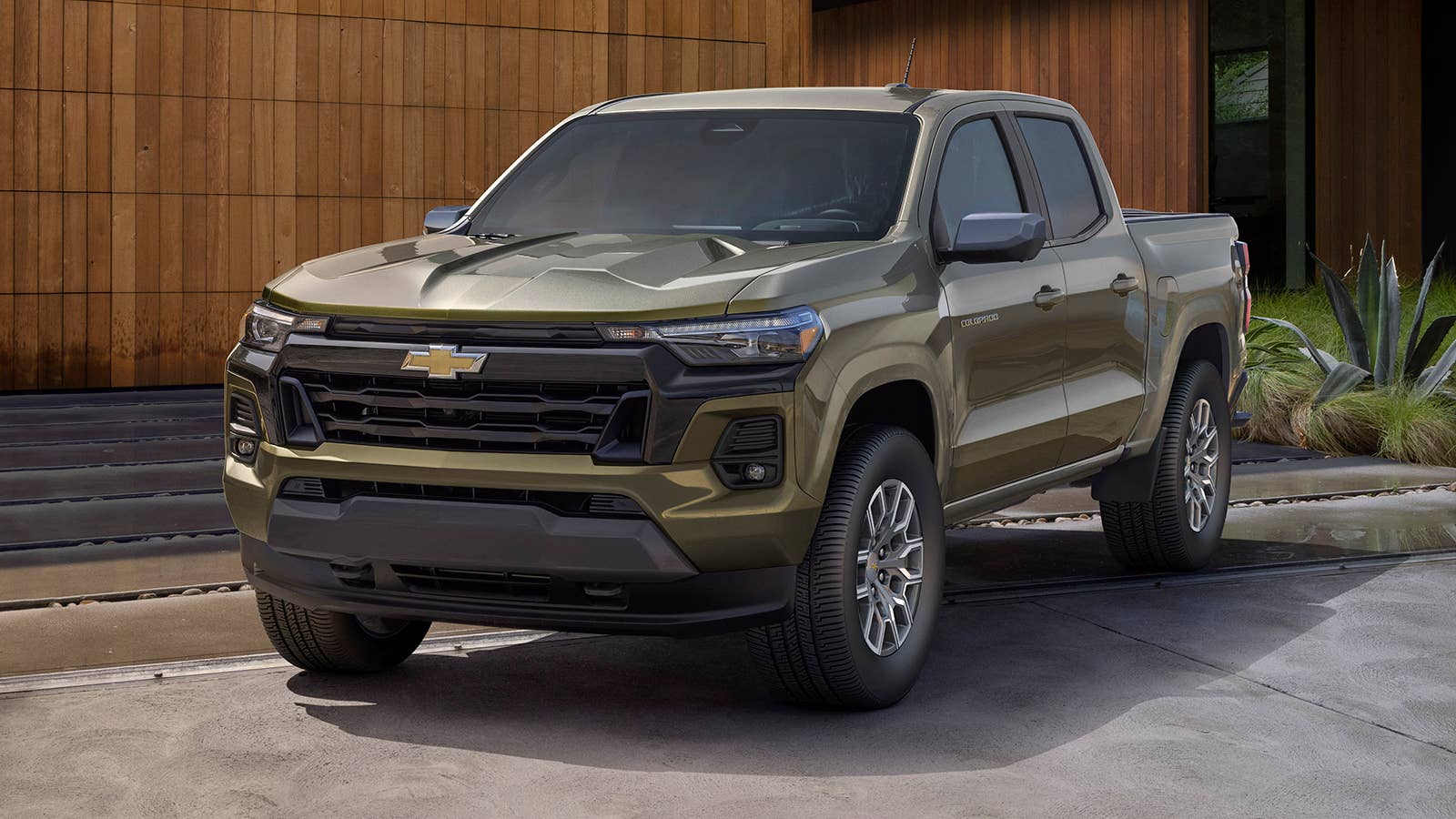 Ford Ranger vs Chevy Colorado: 2024 Comparison - Autoblog
