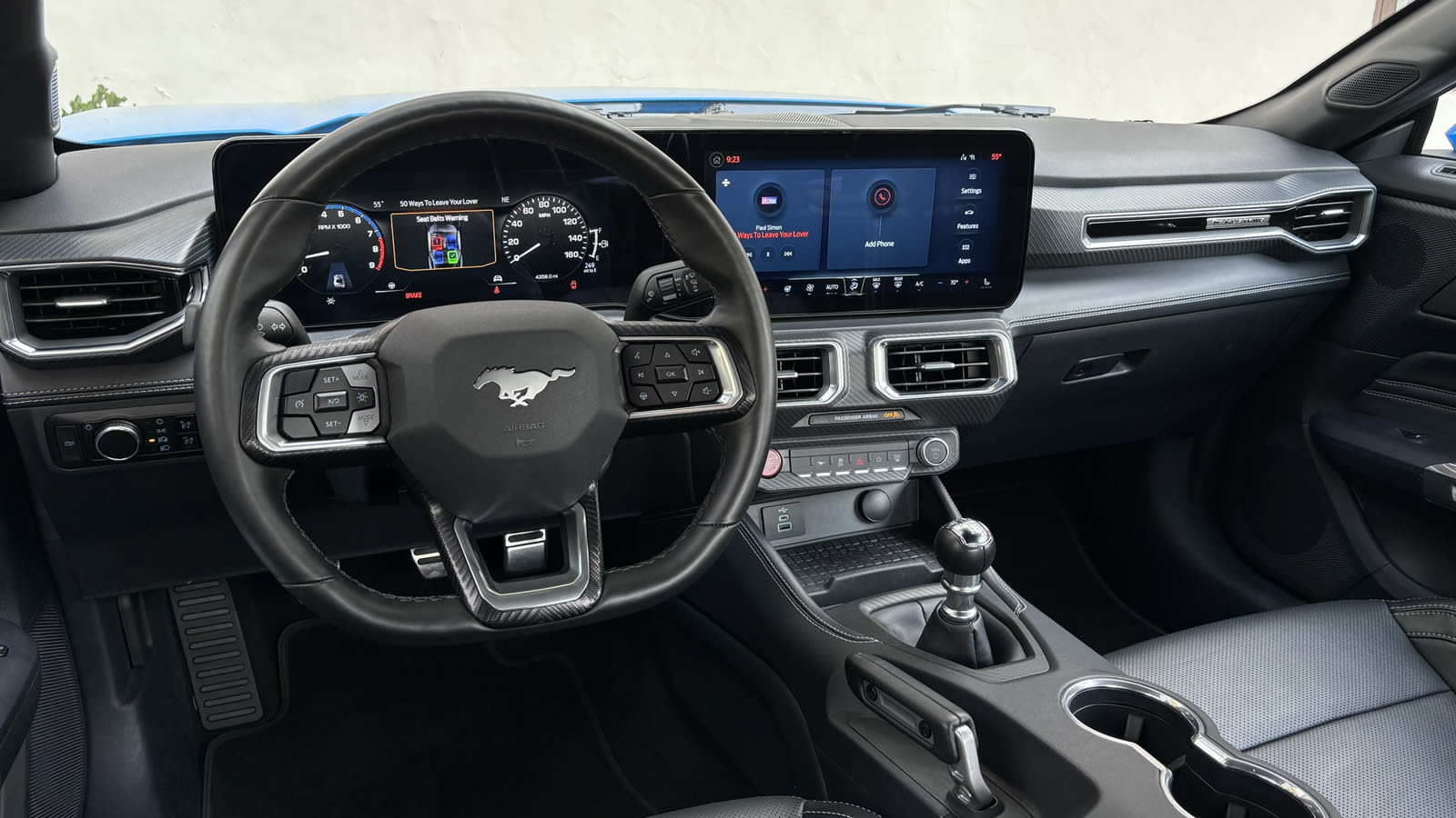 चौंका देगा परफॉर्मेंस Ford Mustang GT का धांसू अनुभव 3 Ford Mustang GT interior cockpit view
