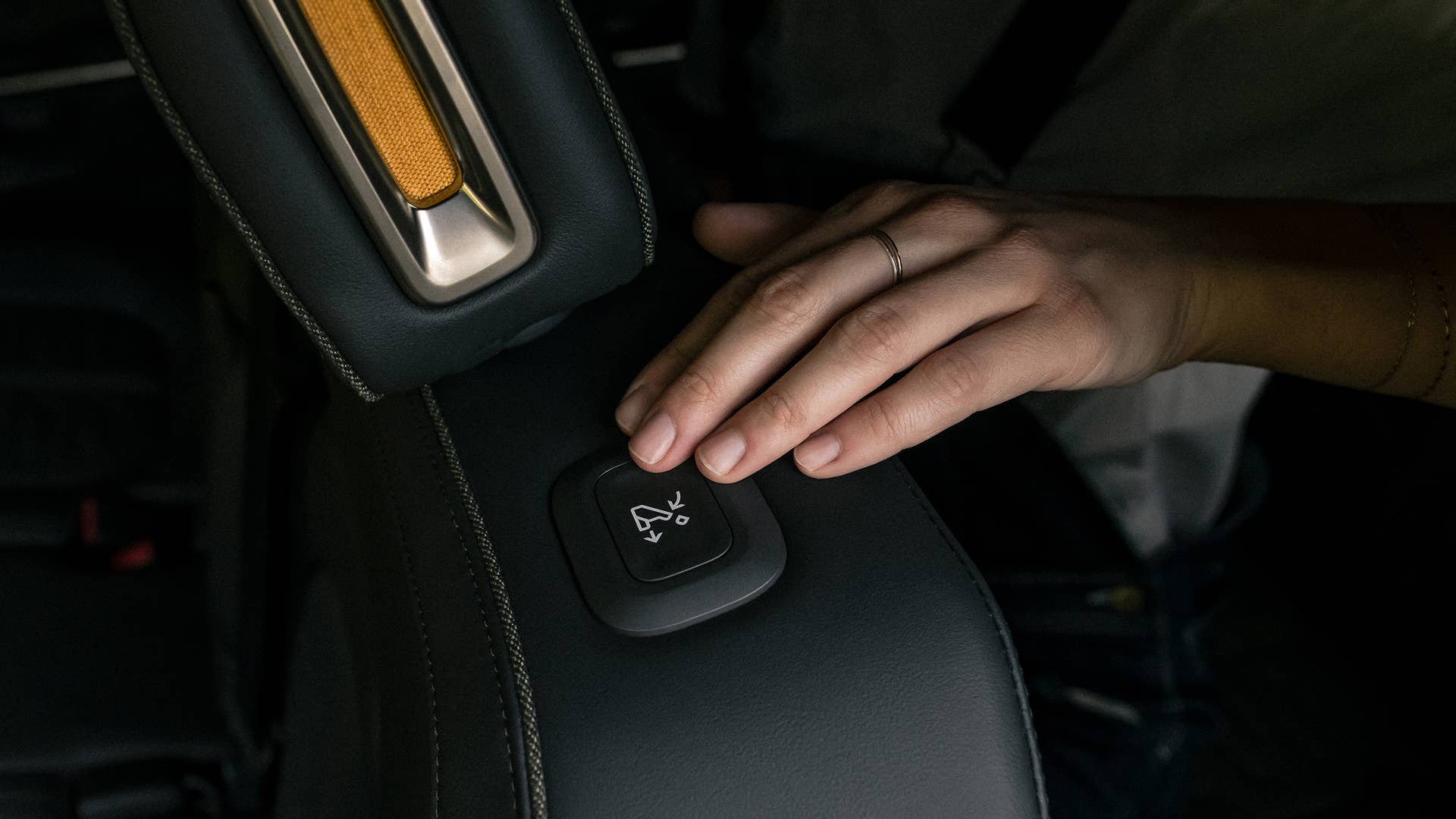 Rivian R1S First Drive Review: The SUV finally arrives! (Sort of ...