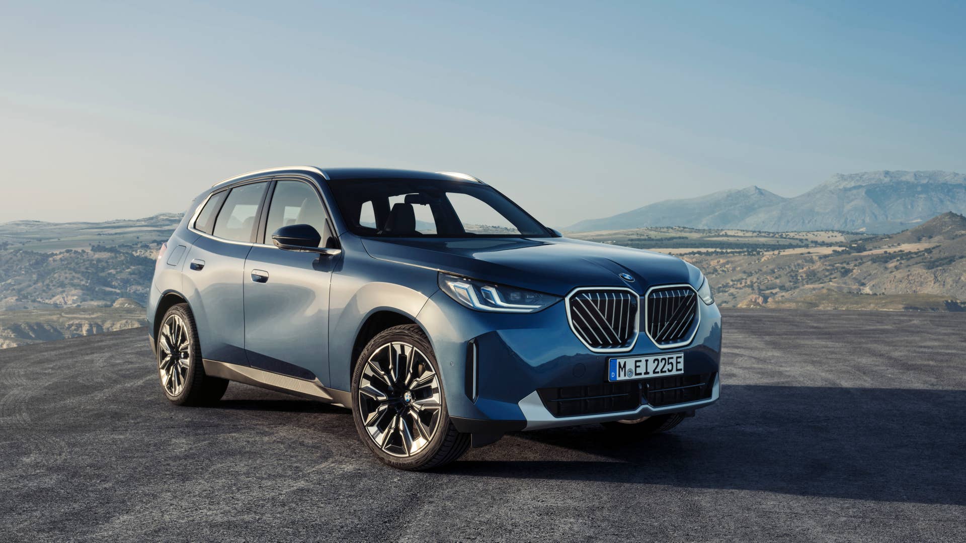 2025 BMW X3 debuts bold new design, even bolder interior for next ...