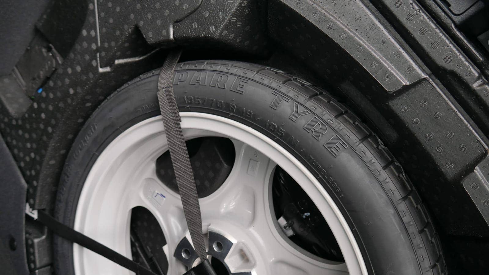 BMW X3 (with spare tire) Luggage Test | Yes, the spare matters - Autoblog