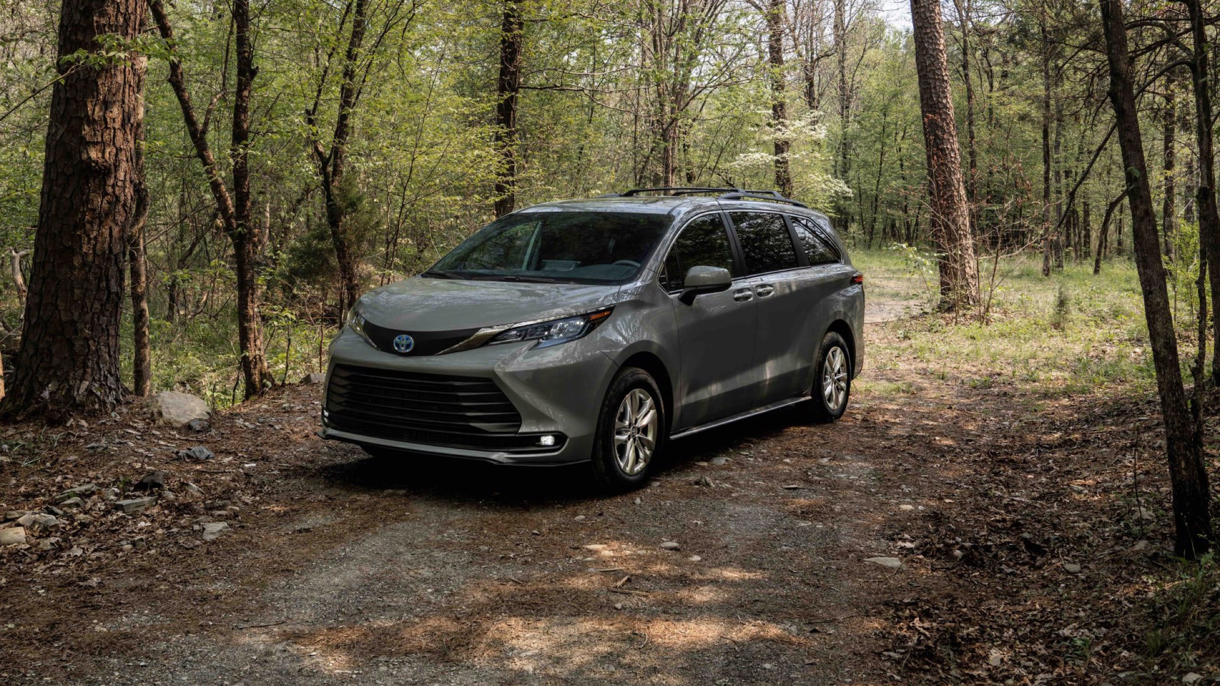 2024 Toyota Sienna Review: Still the high-mpg monster of minivans ...