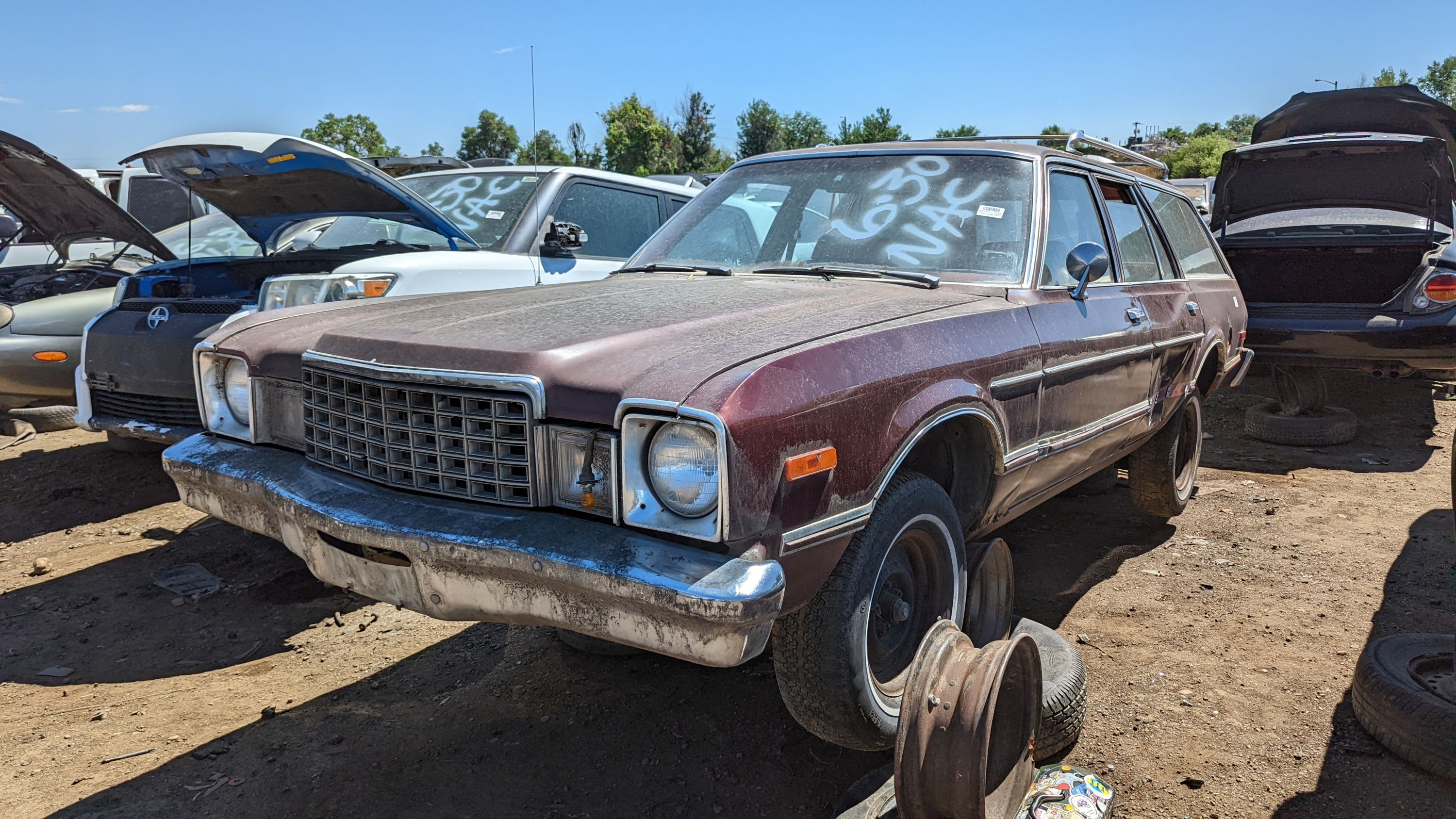 Junkyard Gem: 1978 Plymouth Volaré Wagon - Autoblog, image size:3000x1688