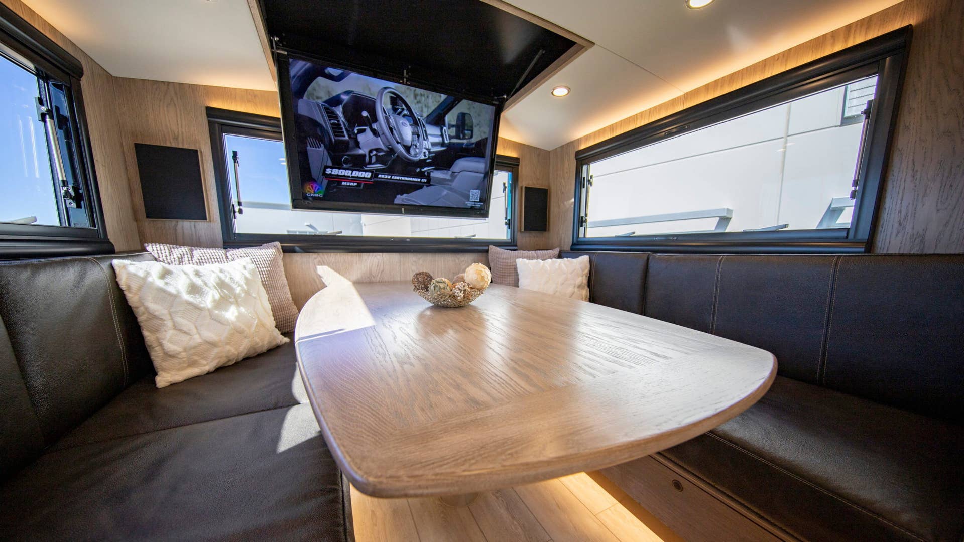 EarthRoamer SX is for living large, in charge, and off the grid - Autoblog
