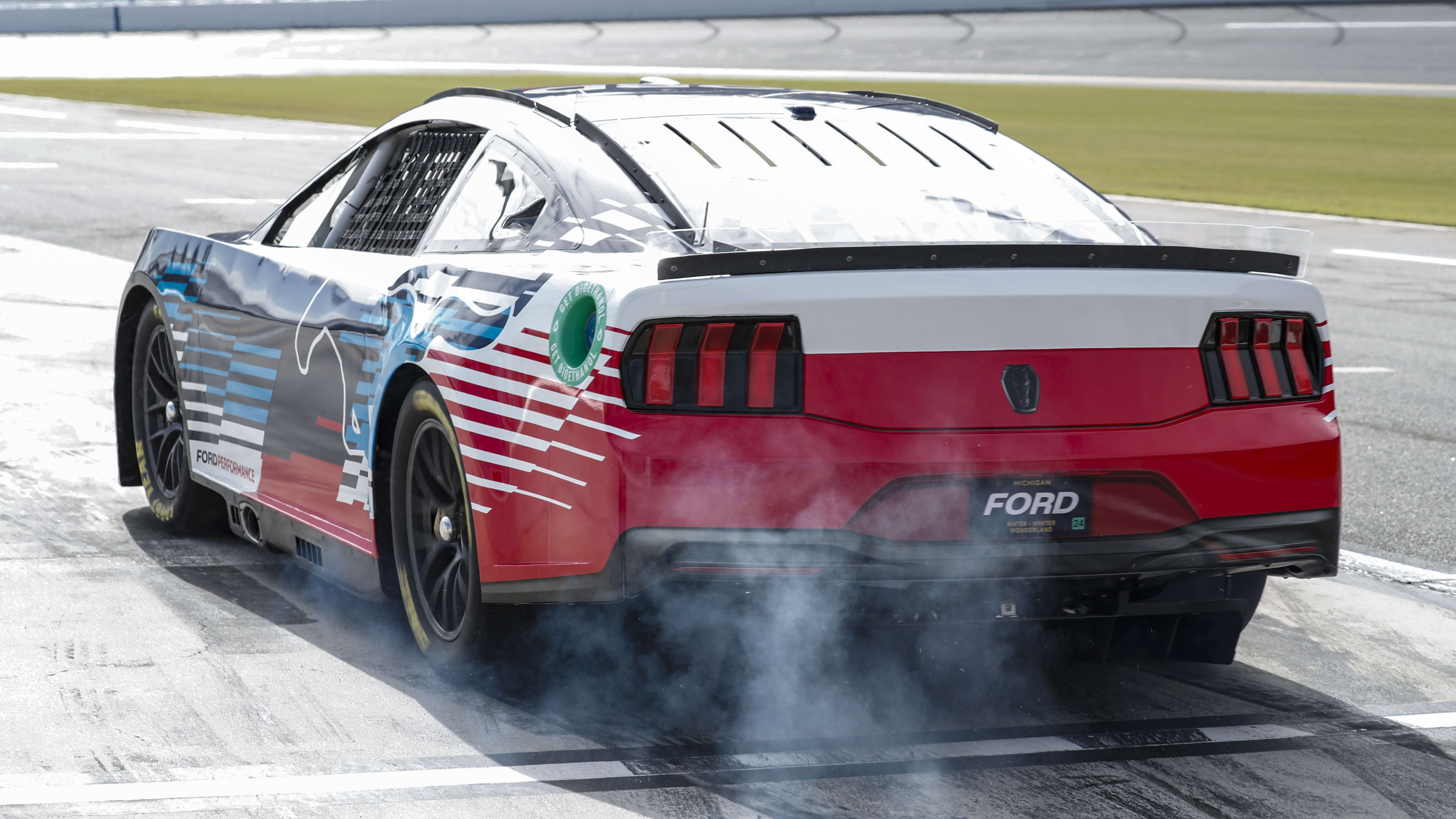 Ford reveals Dark Horse themed 2024 NASCAR Cup Series Mustang - Autoblog, image size:3840x2160