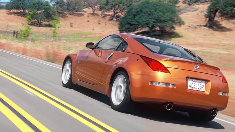 Nissan 350Z vs 370Z: Is the 370Z a Worthy Successor? 3 2005 Nissan 350Z