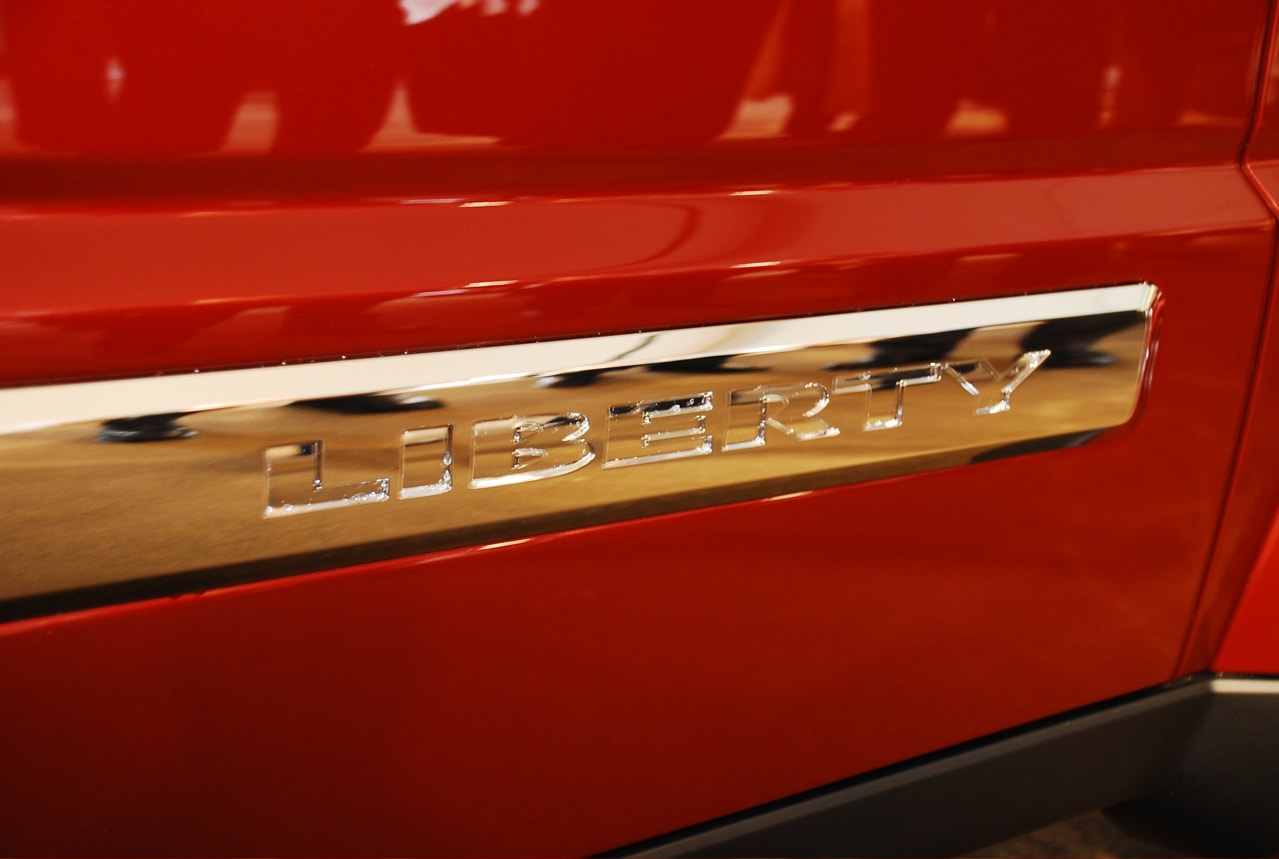 New York auto Show: All-new 2008 Jeep Liberty with Sky