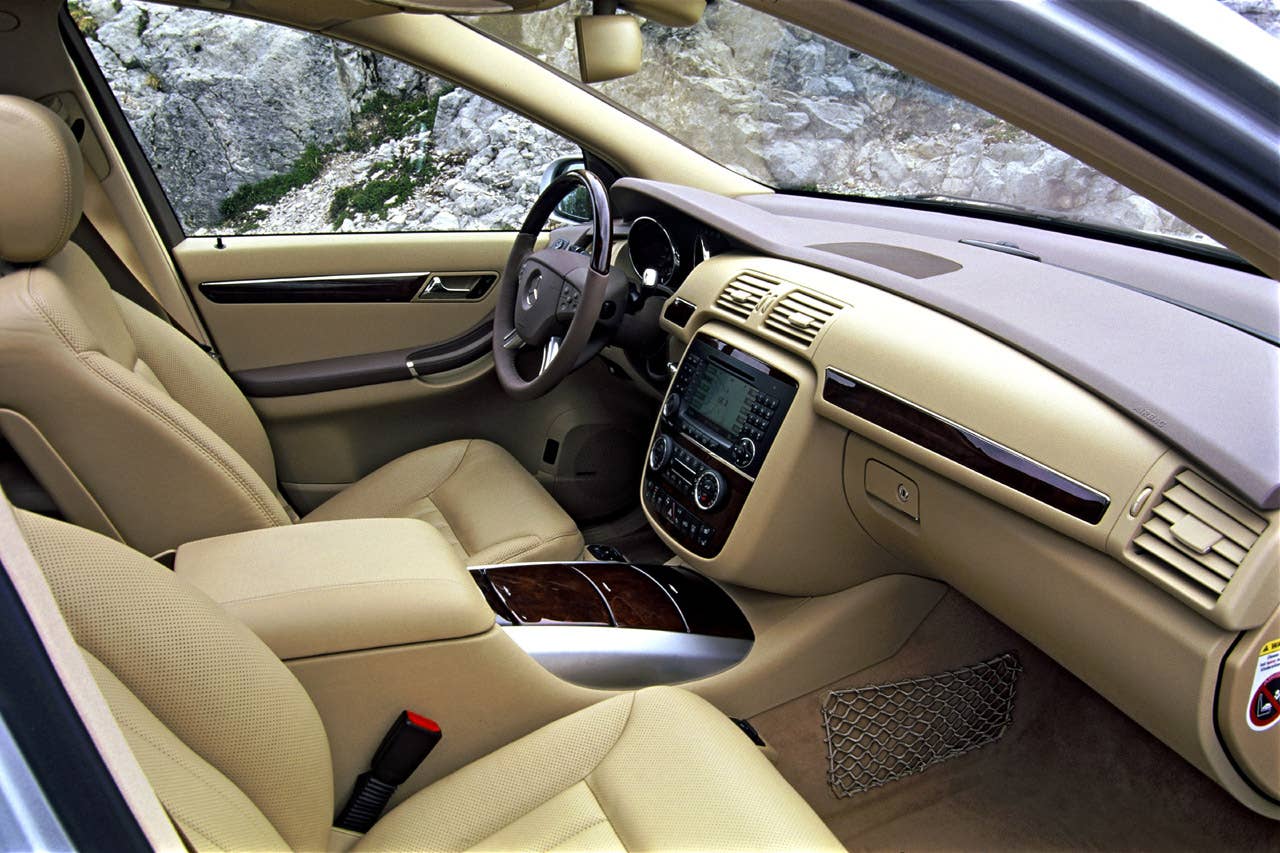 Mercedes-Benz reveals updated R-Class with more features - Autoblog