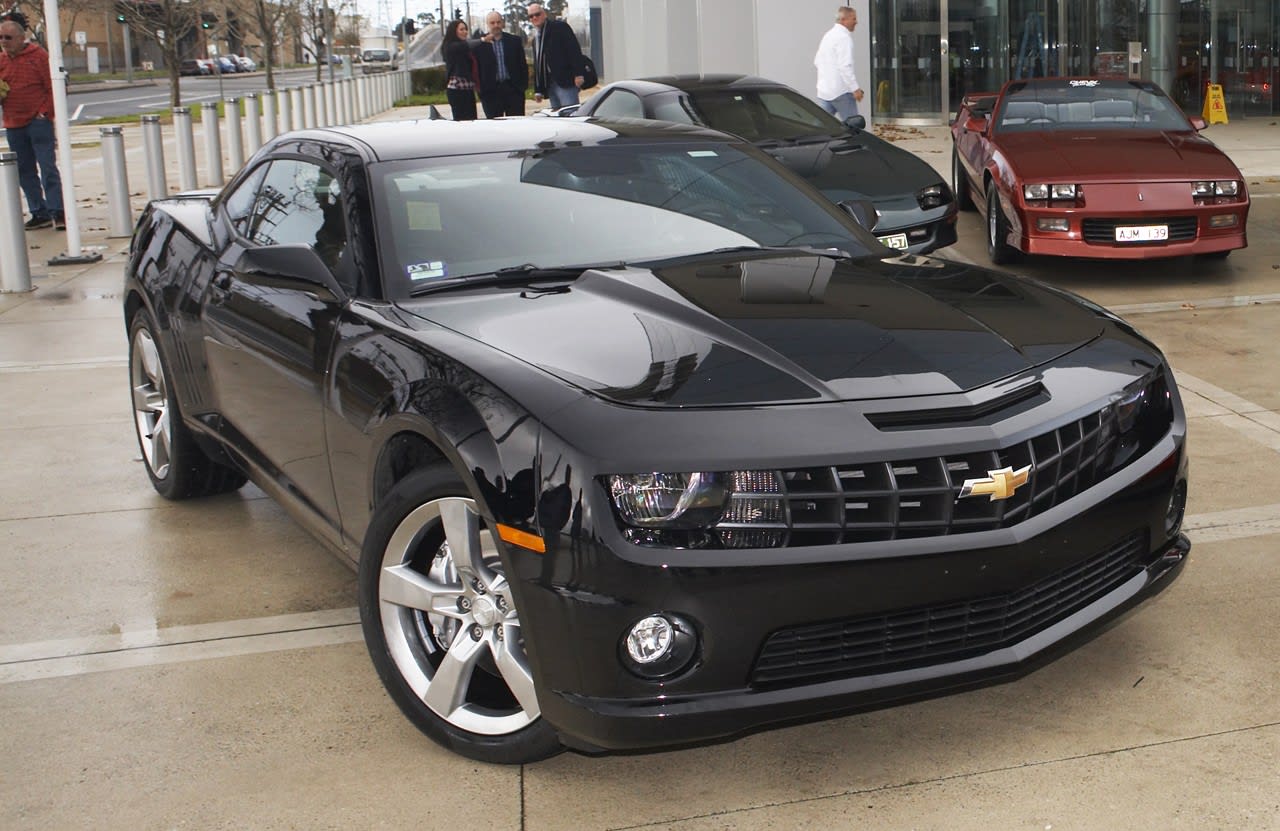 2010 Chevy Camaro standard and optional equipment list