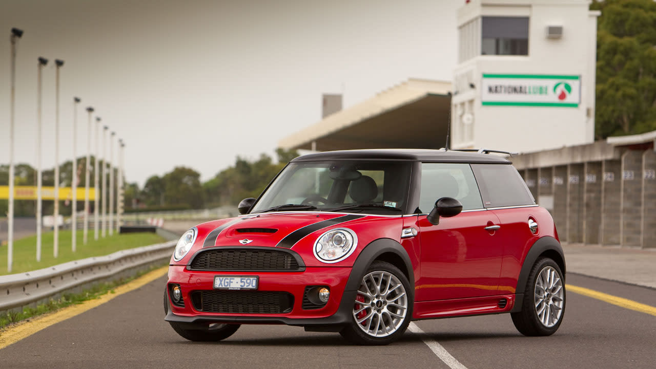 KYOSHO 08557W Scale 1/18 | MINI COOPER S JOHN COOPER WORKS