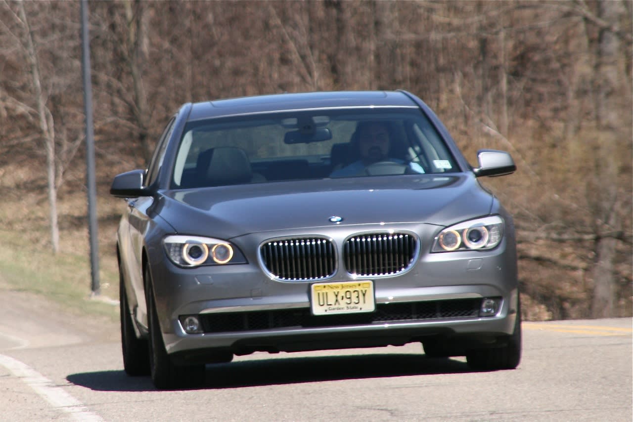 Review: 2009 BMW 750i - Autoblog, image size:1280x854