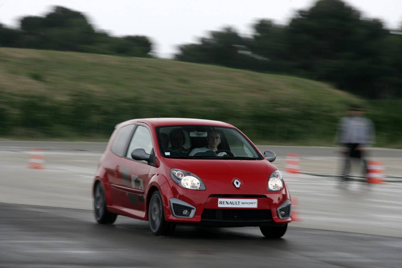 Twingo Racing Twingo Renault Sport debuts alongside new F1 car - Autoblog