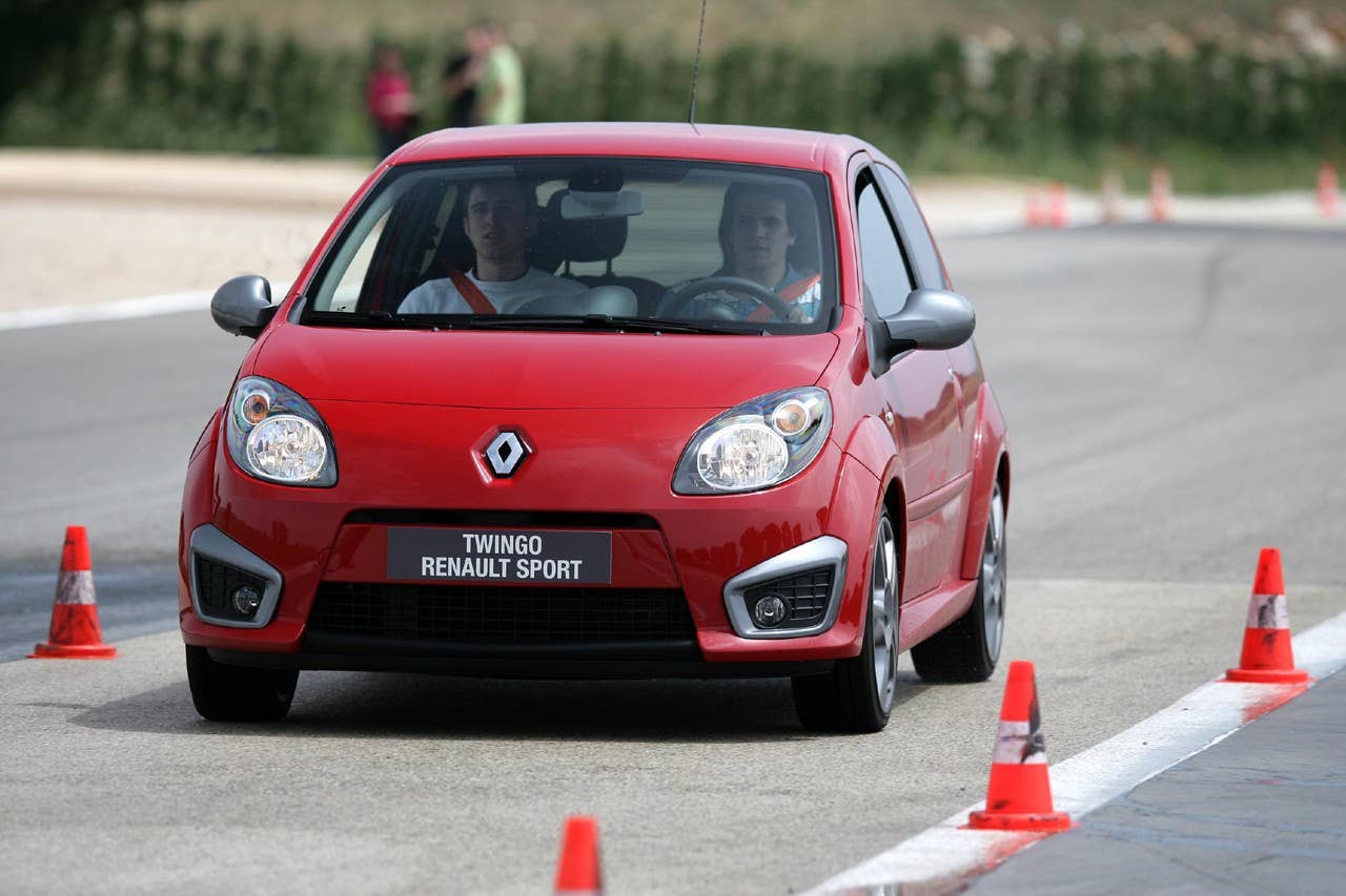 Twingo Racing Twingo Renault Sport debuts alongside new F1 car - Autoblog