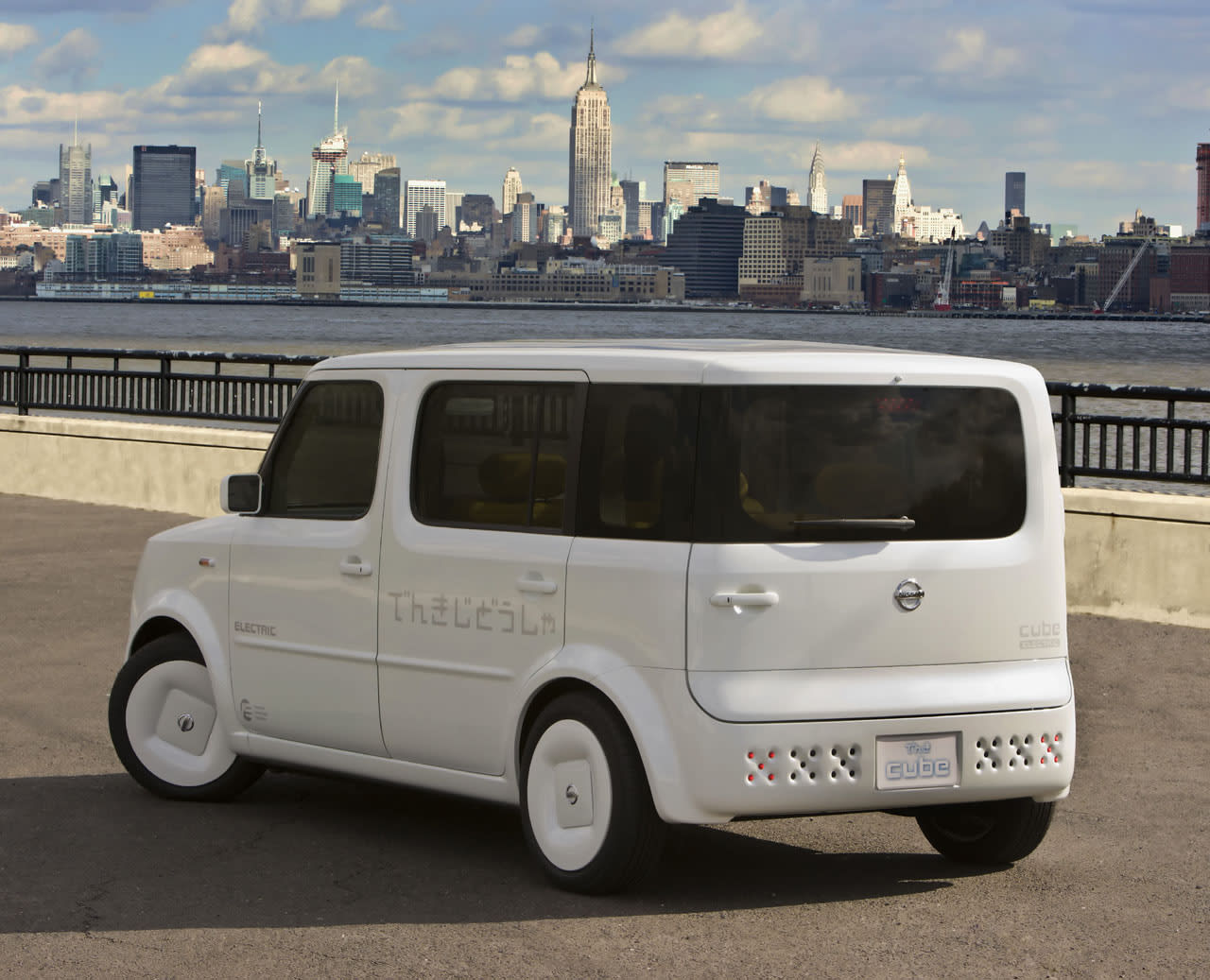 New York 2008: Nissan Denki Cube concept headlines