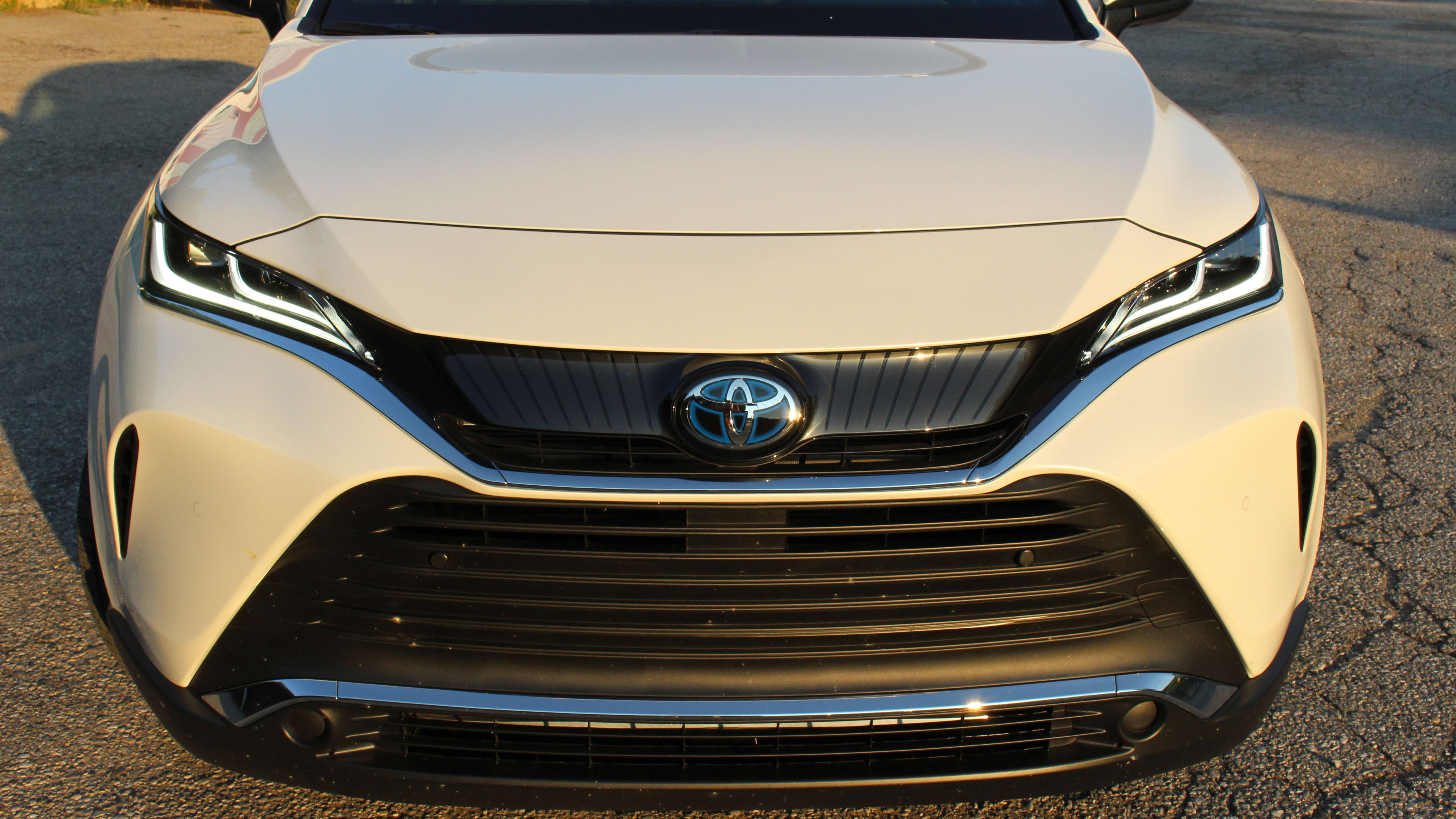 Toyota hybrid crossover comparison | How the Venza, RAV4 Hybrid and ...